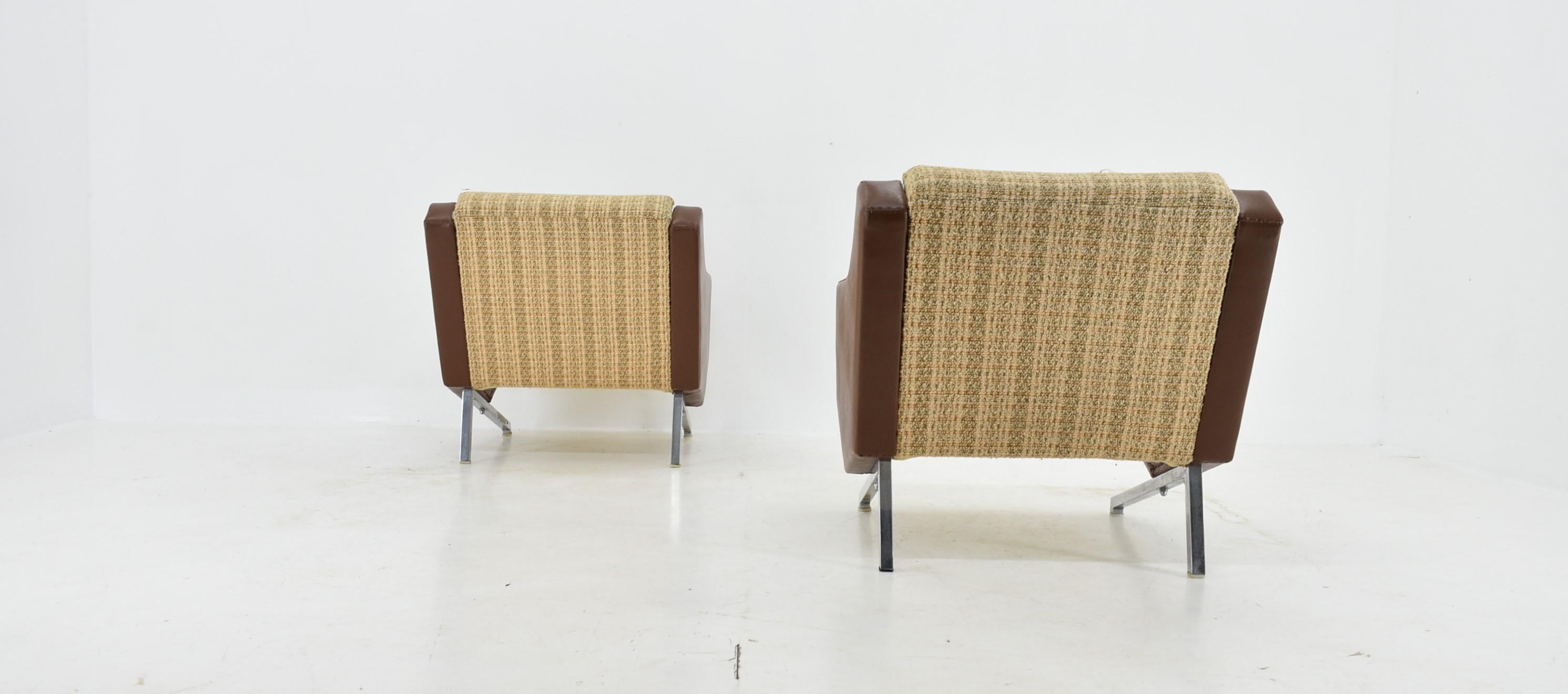 Fabric 1960s Pair of Italian Armchairs For Sale