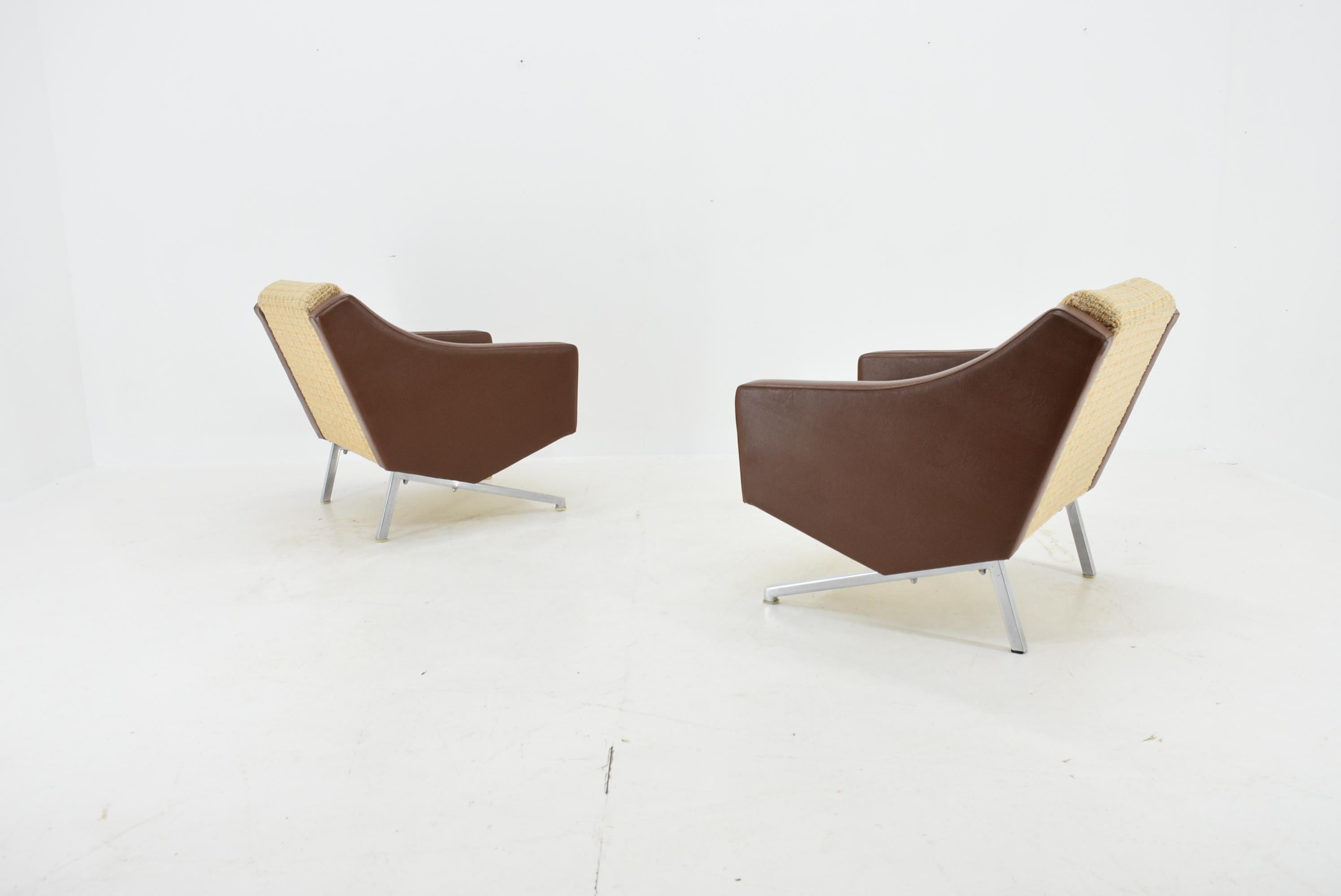 1960s Pair of Italian Armchairs For Sale 2