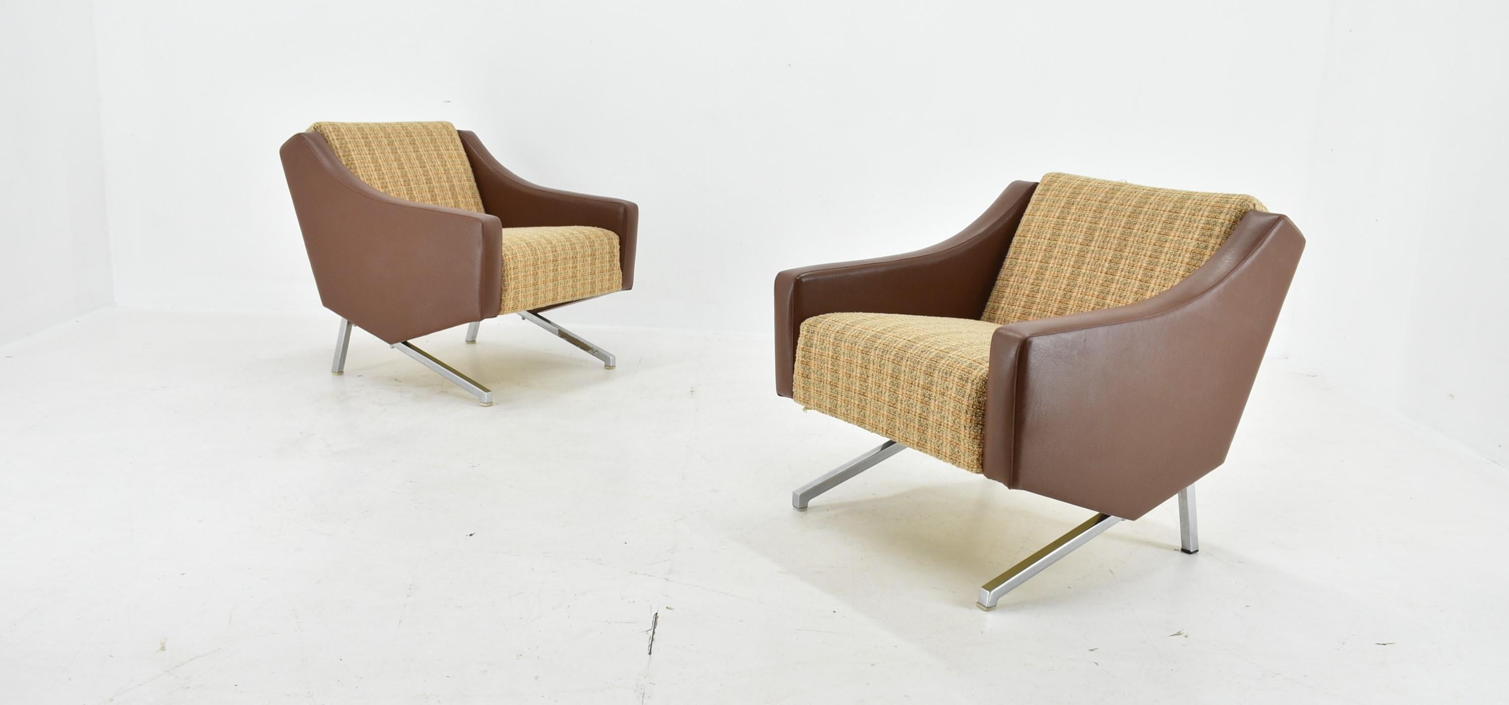 1960s Pair of Italian Armchairs For Sale 3