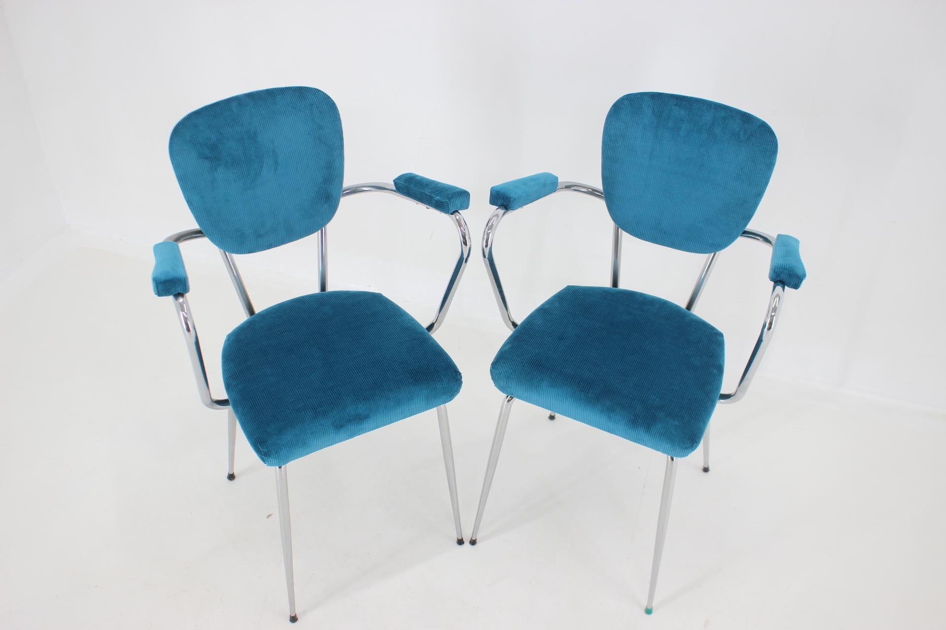 1960s Pair of Italian Armchairs in Corduroy For Sale 5