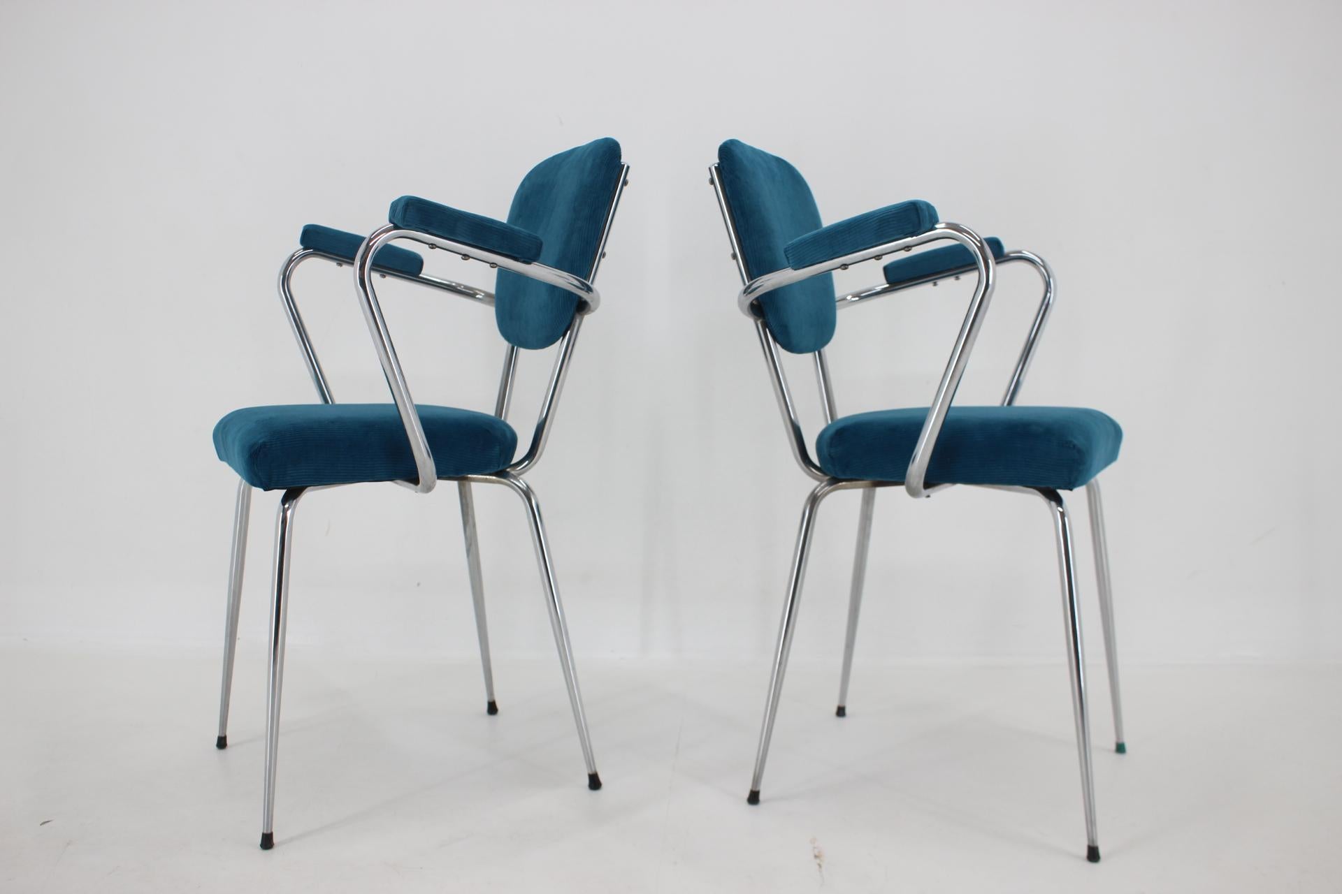 Mid-20th Century 1960s Pair of Italian Armchairs in Corduroy For Sale