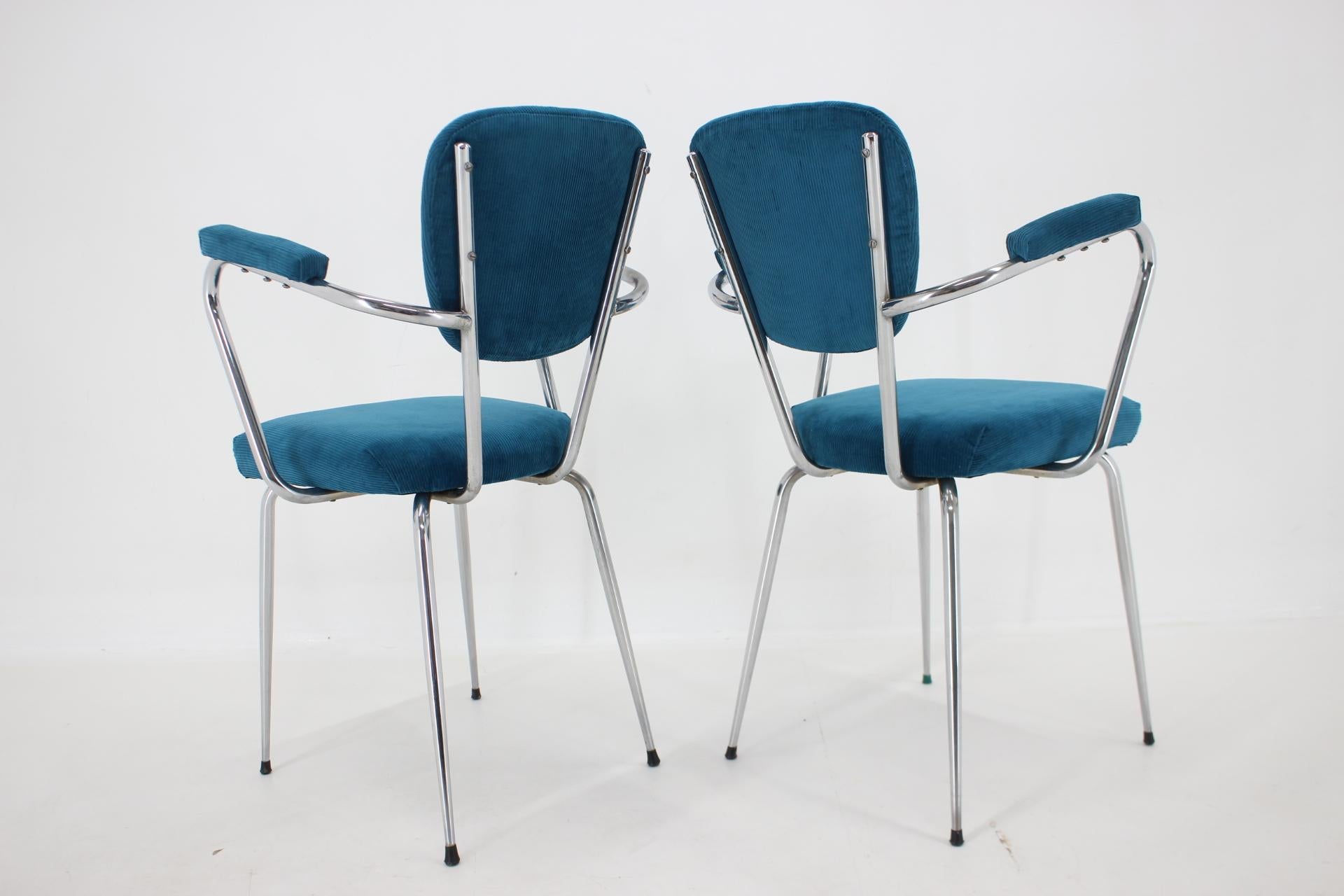 1960s Pair of Italian Armchairs in Corduroy For Sale 1