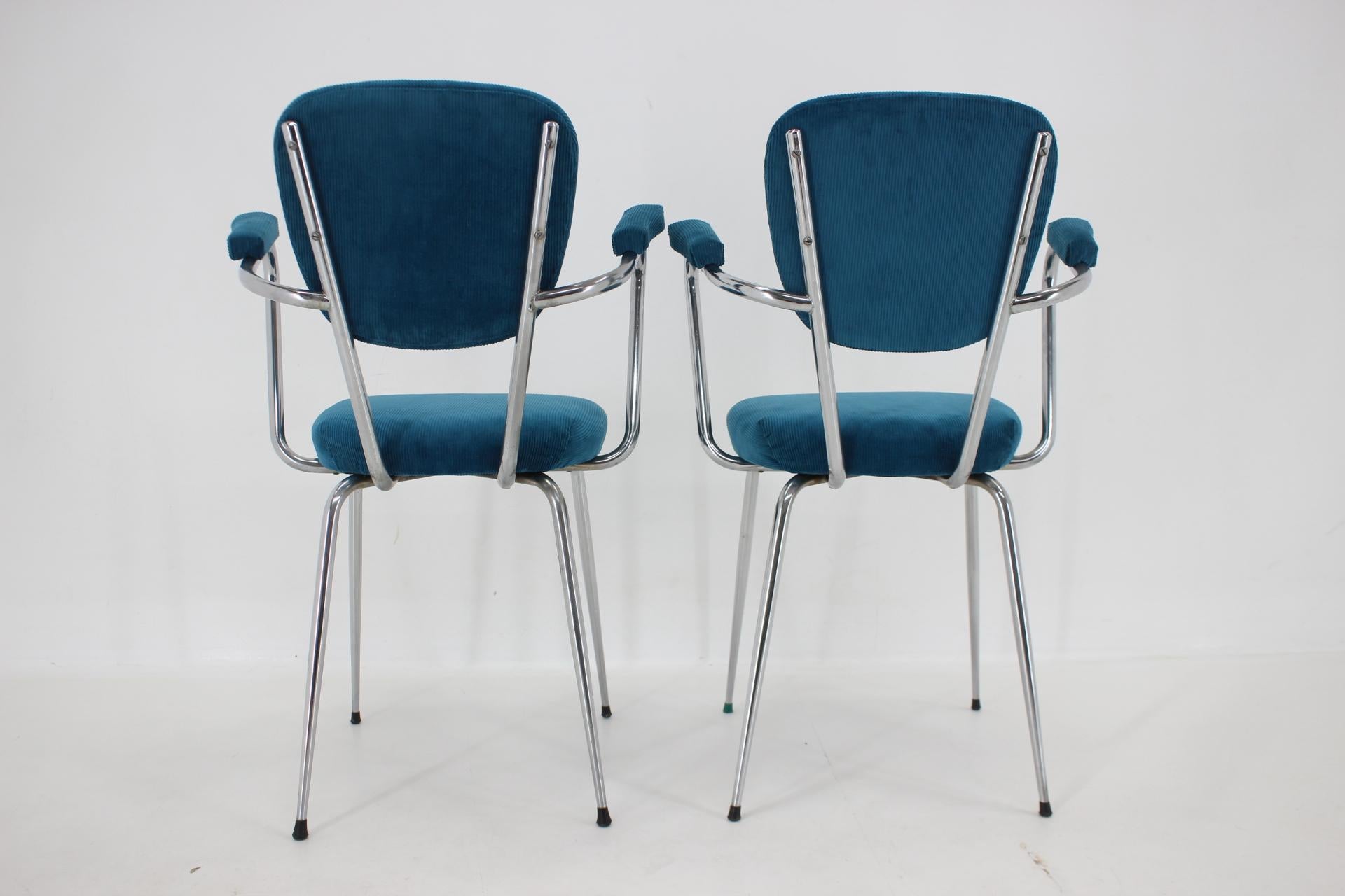 1960s Pair of Italian Armchairs in Corduroy For Sale 2