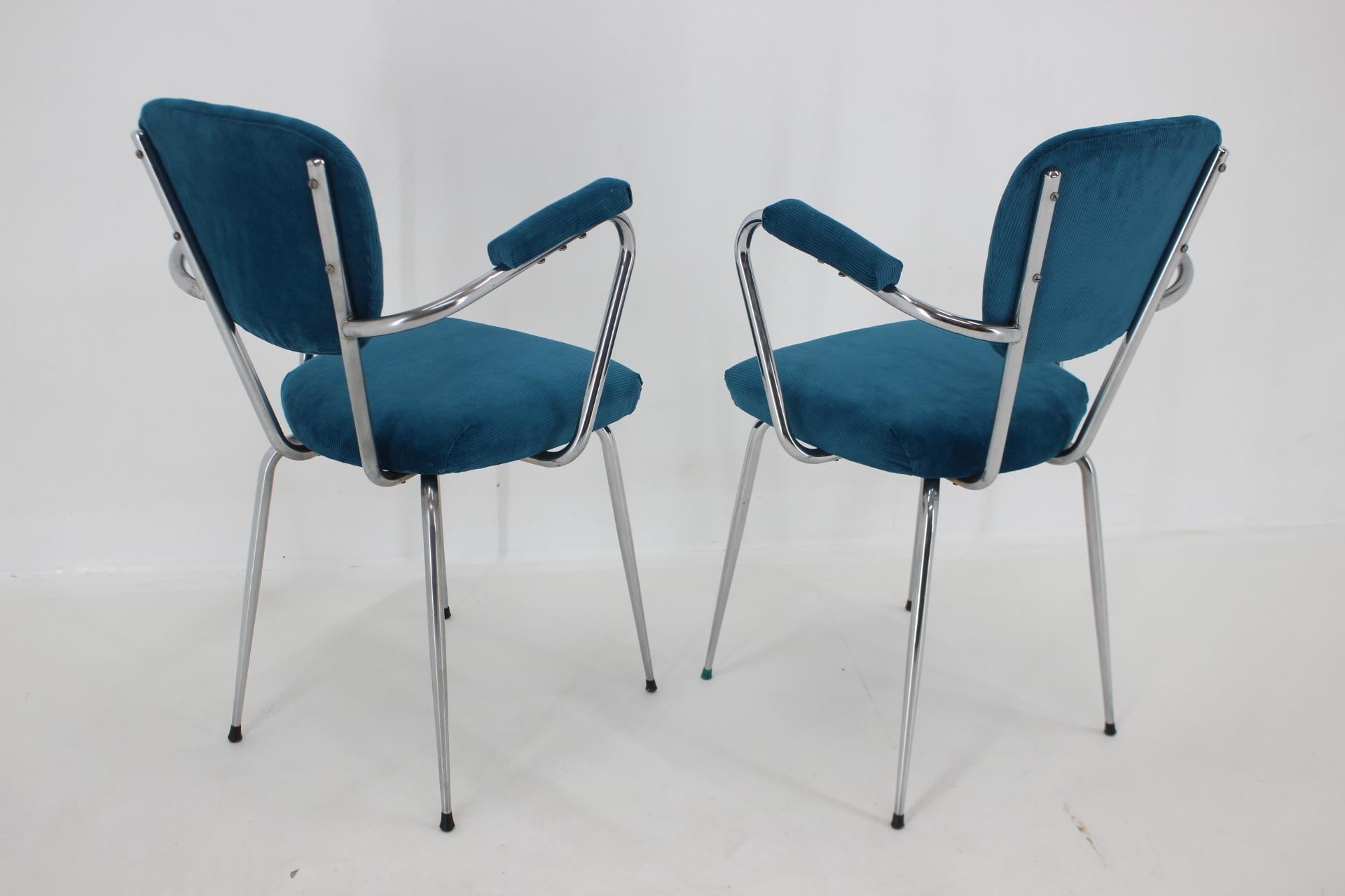 1960s Pair of Italian Armchairs in Corduroy For Sale 3