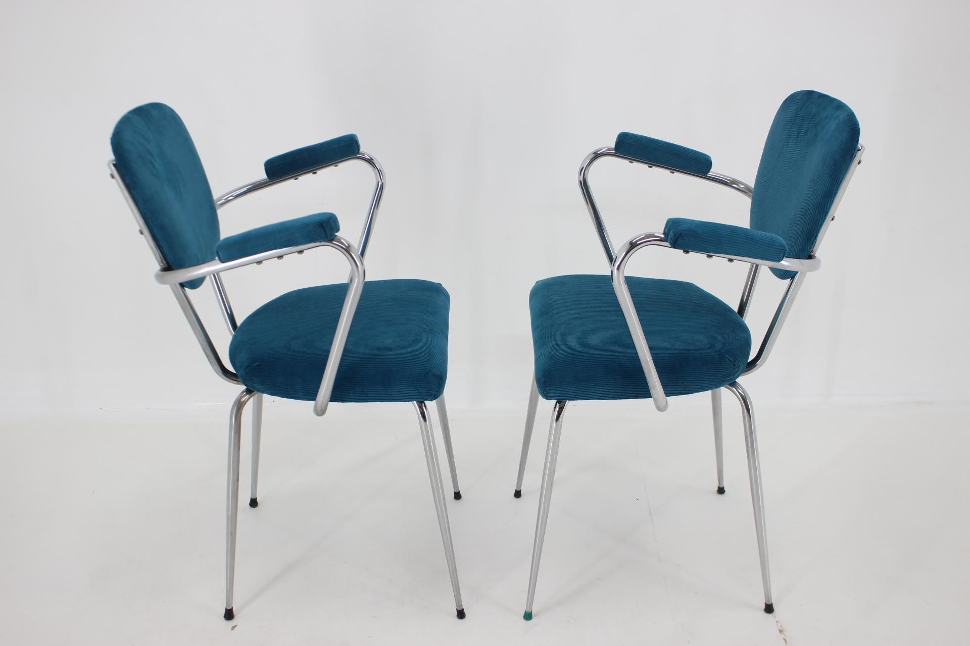 1960s Pair of Italian Armchairs in Corduroy For Sale 4