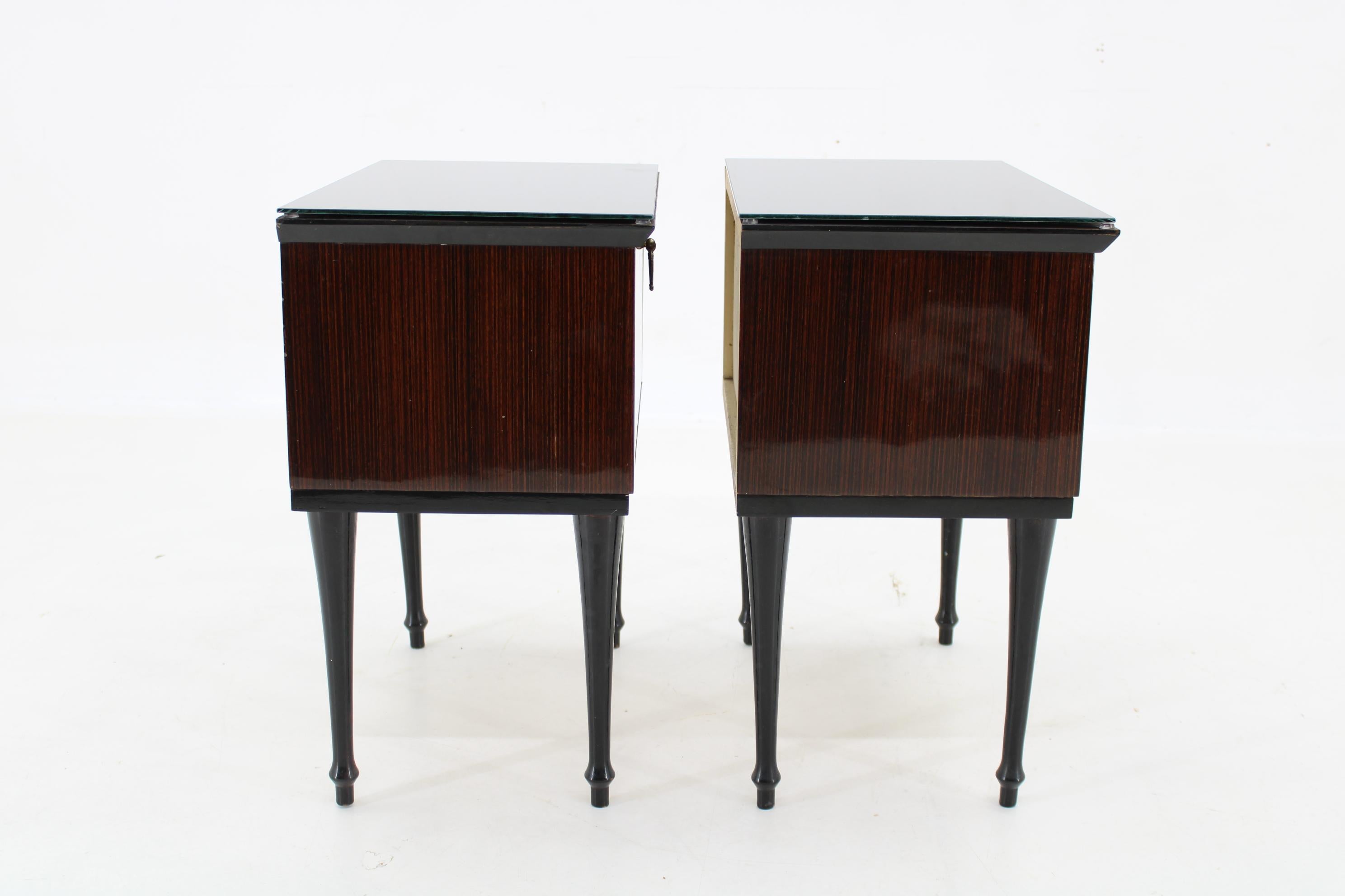 1960s Pair of Italian Bedside Tables  For Sale 4