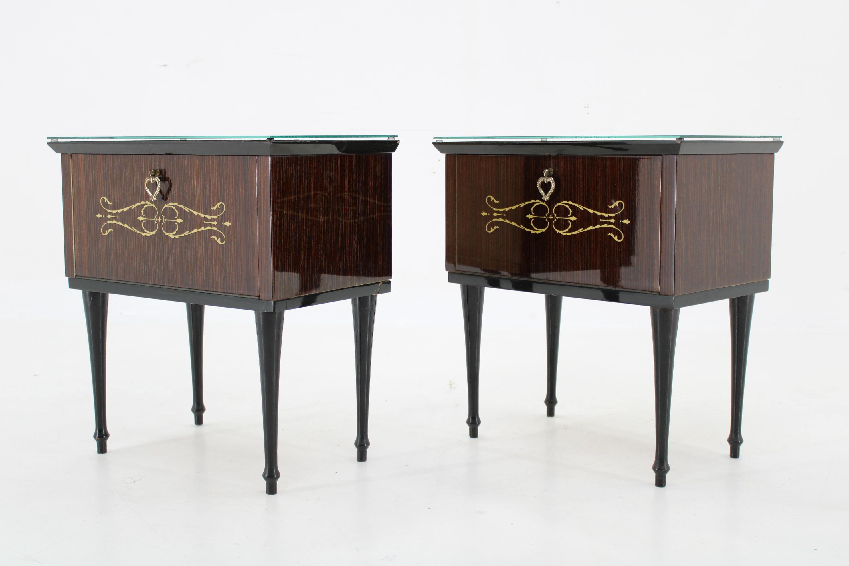 Mid-20th Century 1960s Pair of Italian Bedside Tables  For Sale