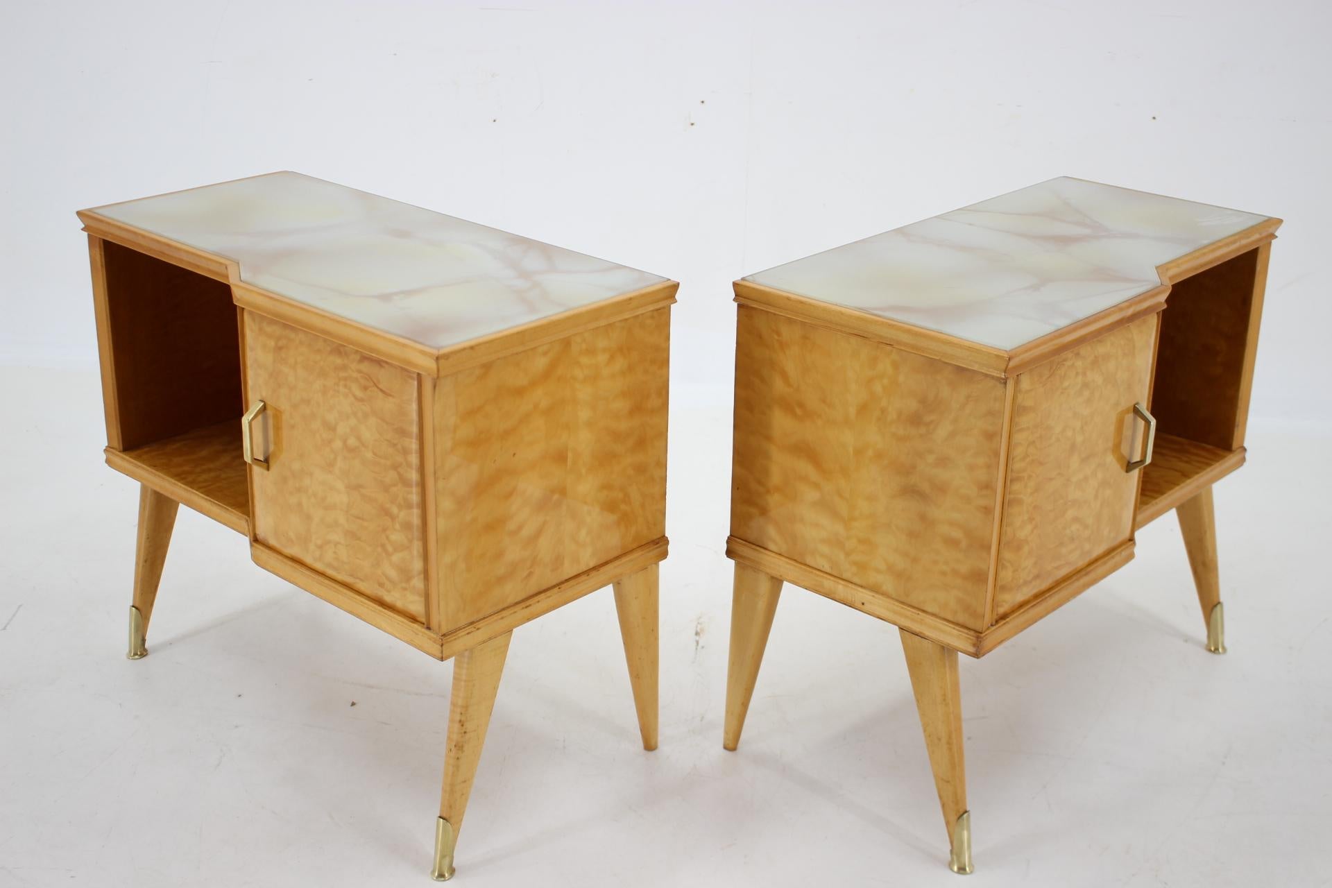 1960s Pair of Italian Bedside Tables in High Gloss Finish For Sale 4