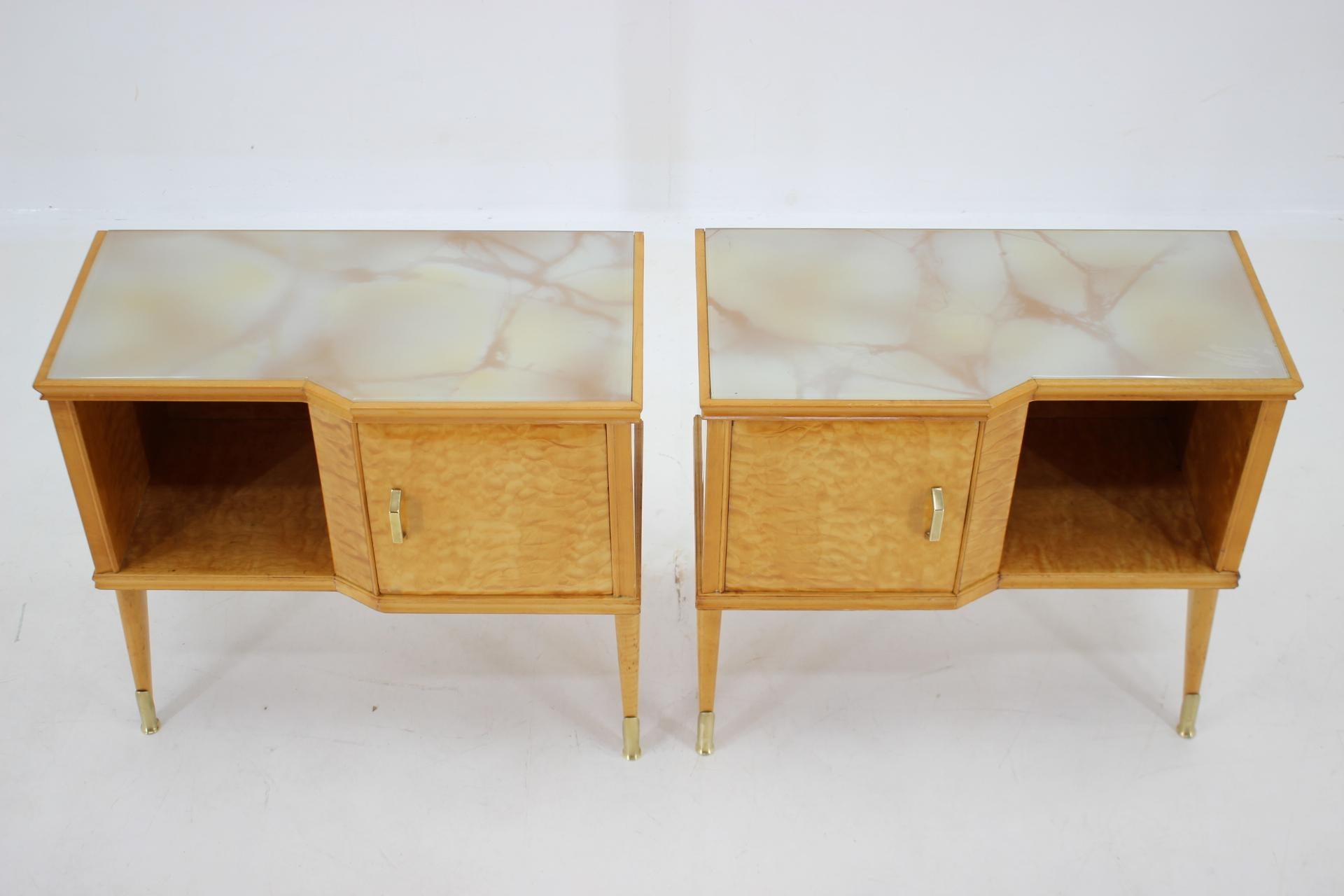 Mid-Century Modern 1960s Pair of Italian Bedside Tables in High Gloss Finish For Sale