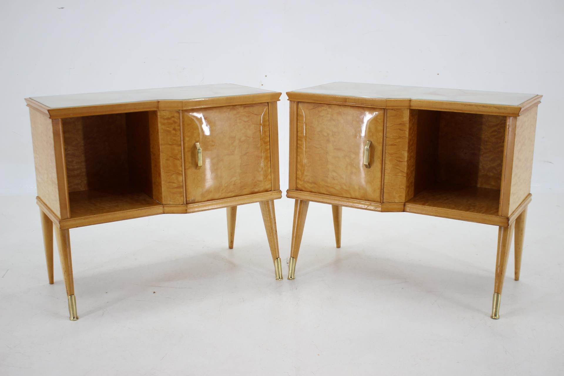 Wood 1960s Pair of Italian Bedside Tables in High Gloss Finish For Sale