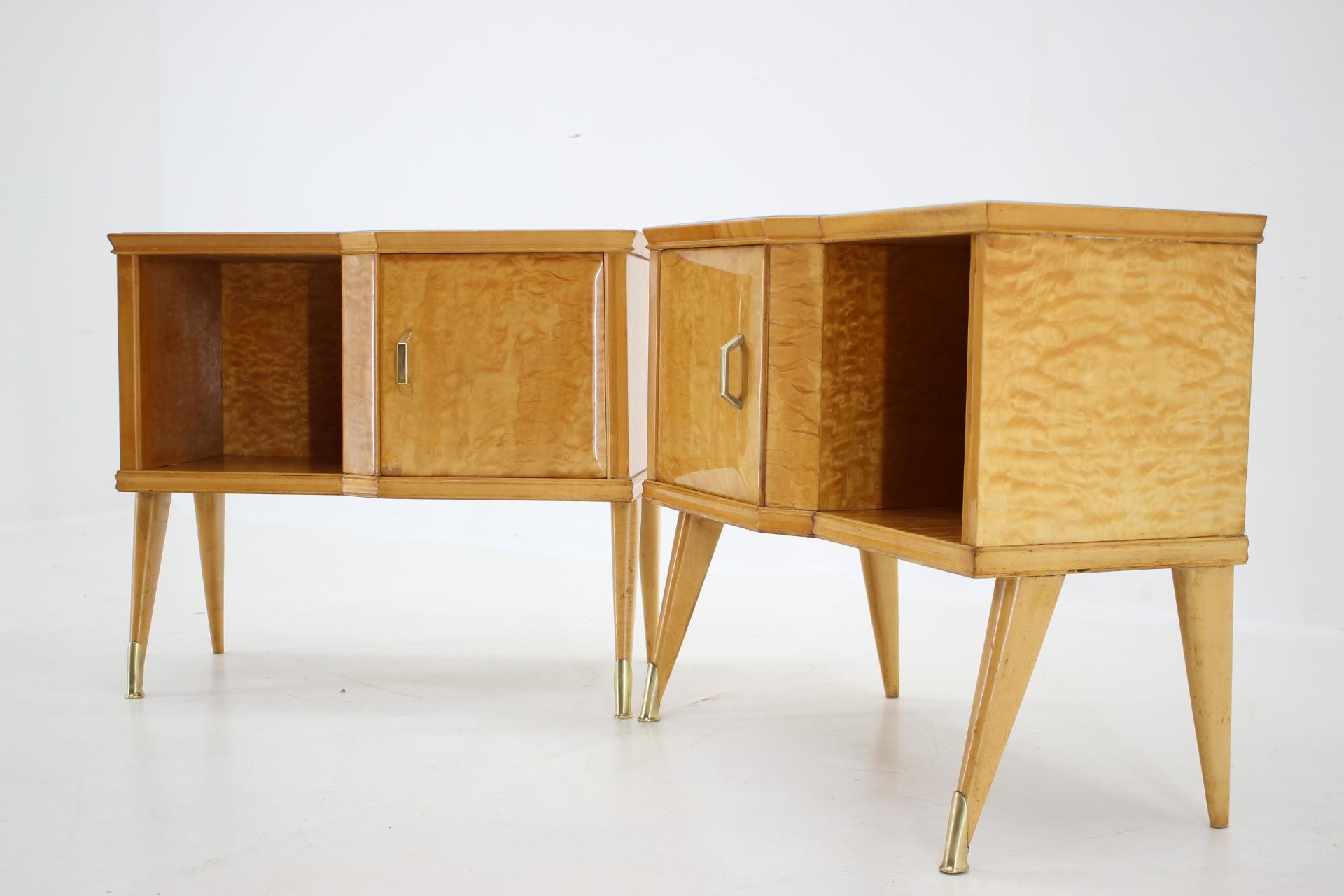 1960s Pair of Italian Bedside Tables in High Gloss Finish For Sale 2