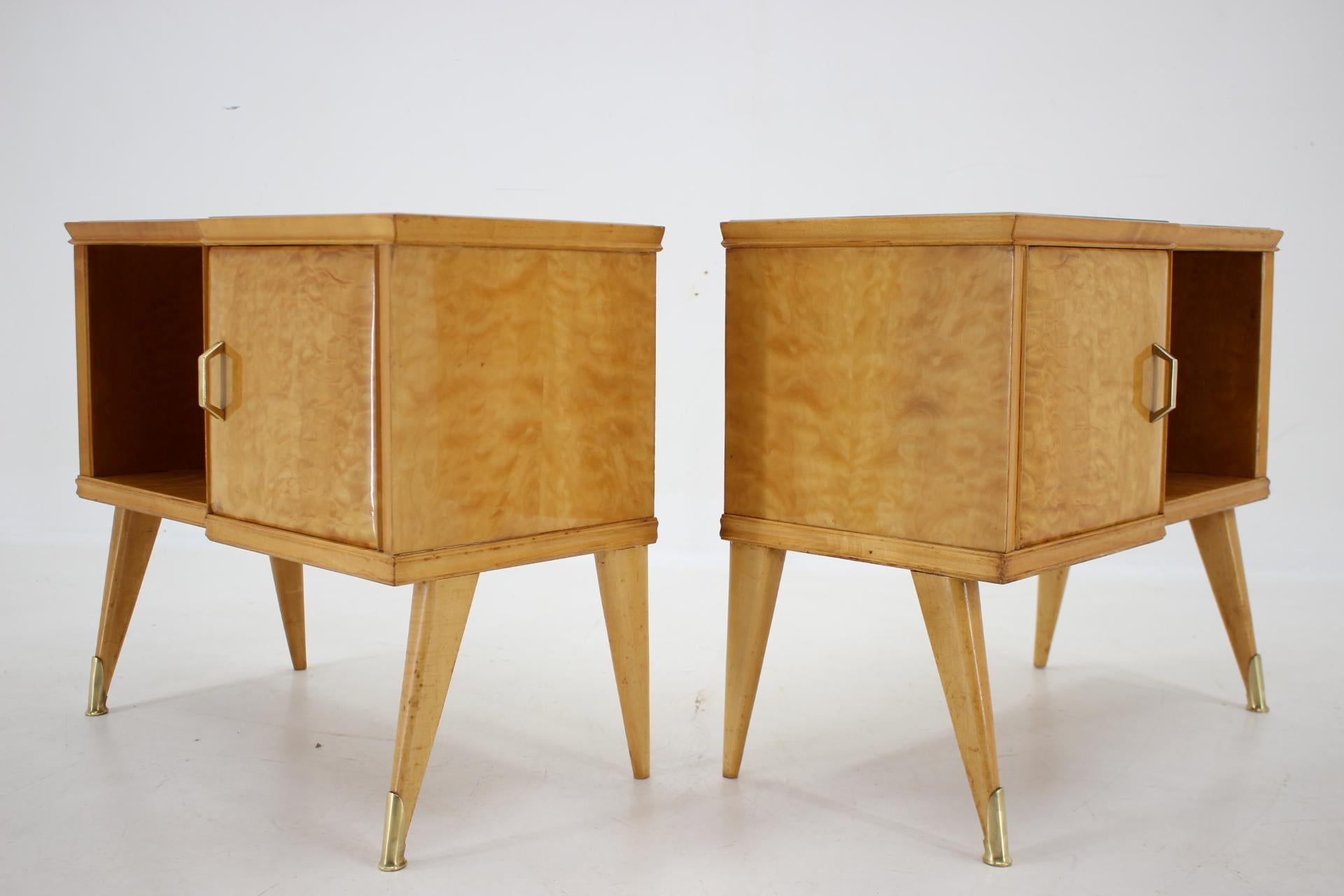 1960s Pair of Italian Bedside Tables in High Gloss Finish For Sale 3