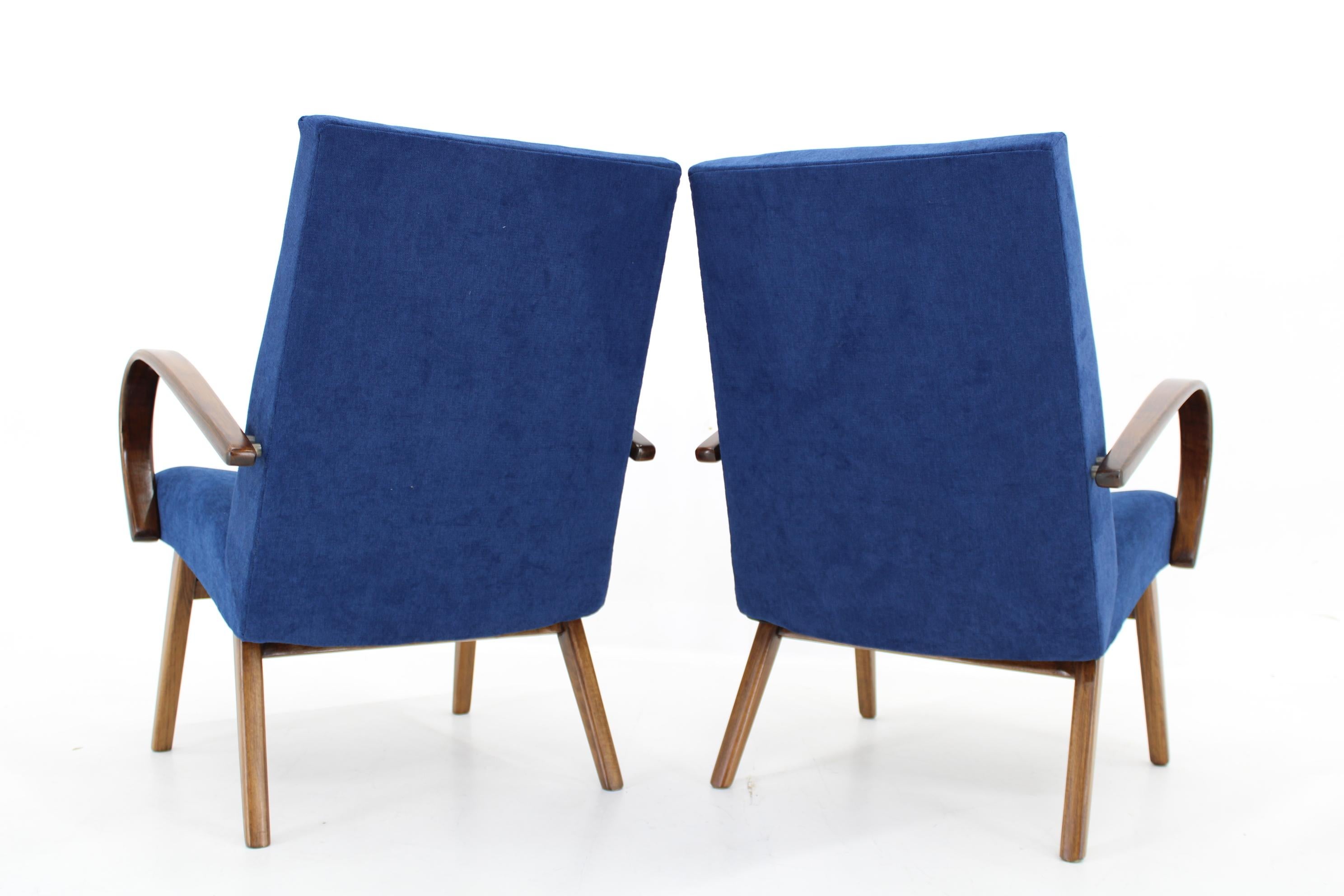 1960s Pair of Jaroslav Smidek Armchairs for TON, Czechoslovakia For Sale 1