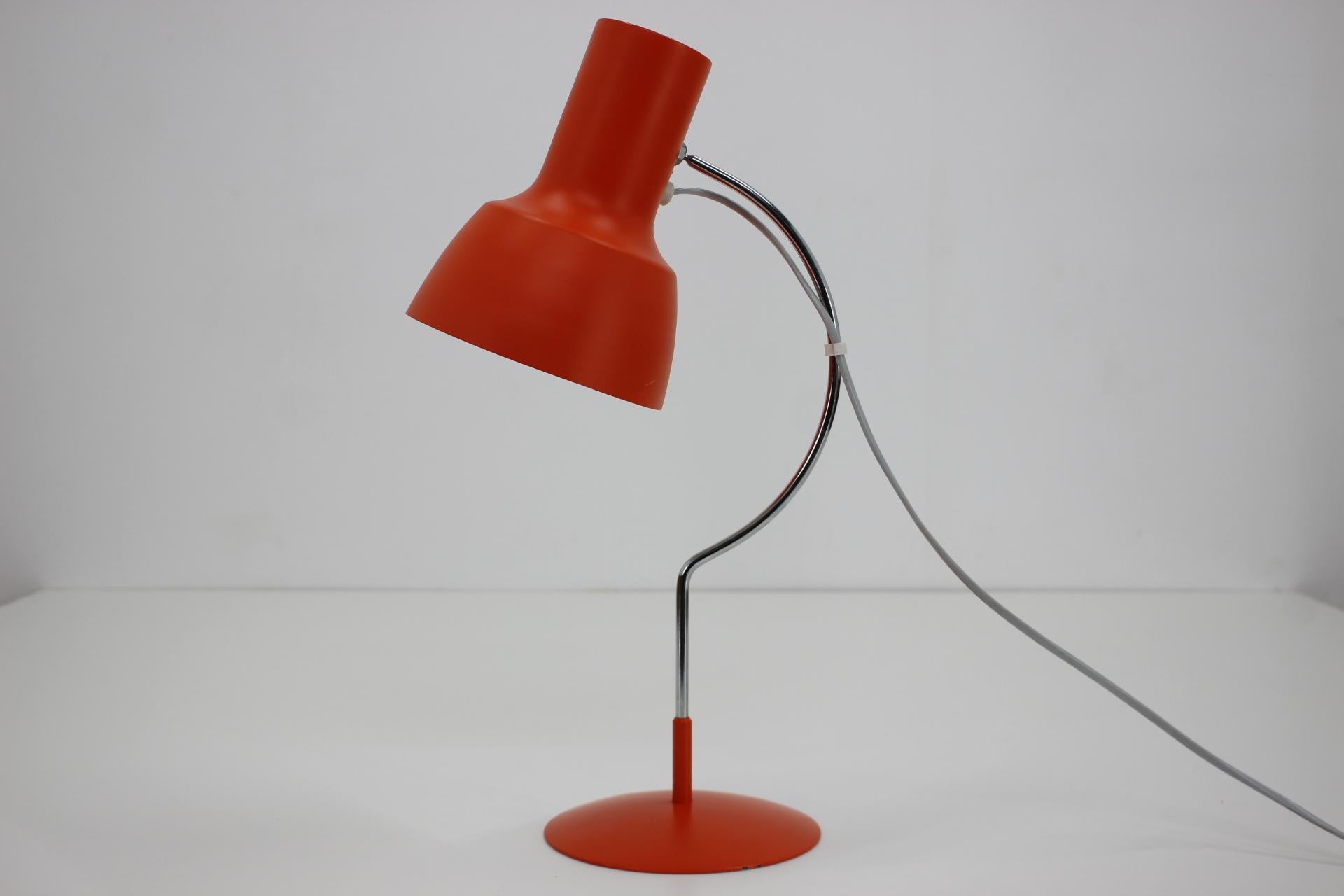 Chrome Paire de lampes de bureau rouge orange Josef Hurka des années 1960, Tchécoslovaquie en vente