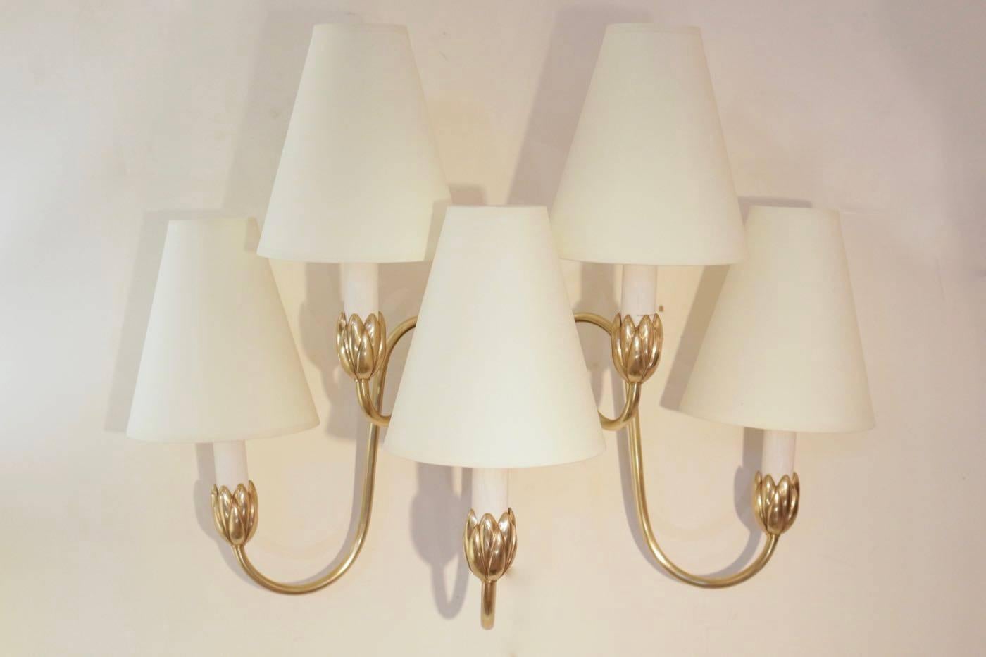 1960s pair of large brass Maison Honoré sconces.

All made of brass, five curved arms ended by five handmade off-white cotton lampshades. 

Five bulbs per sconces.
 