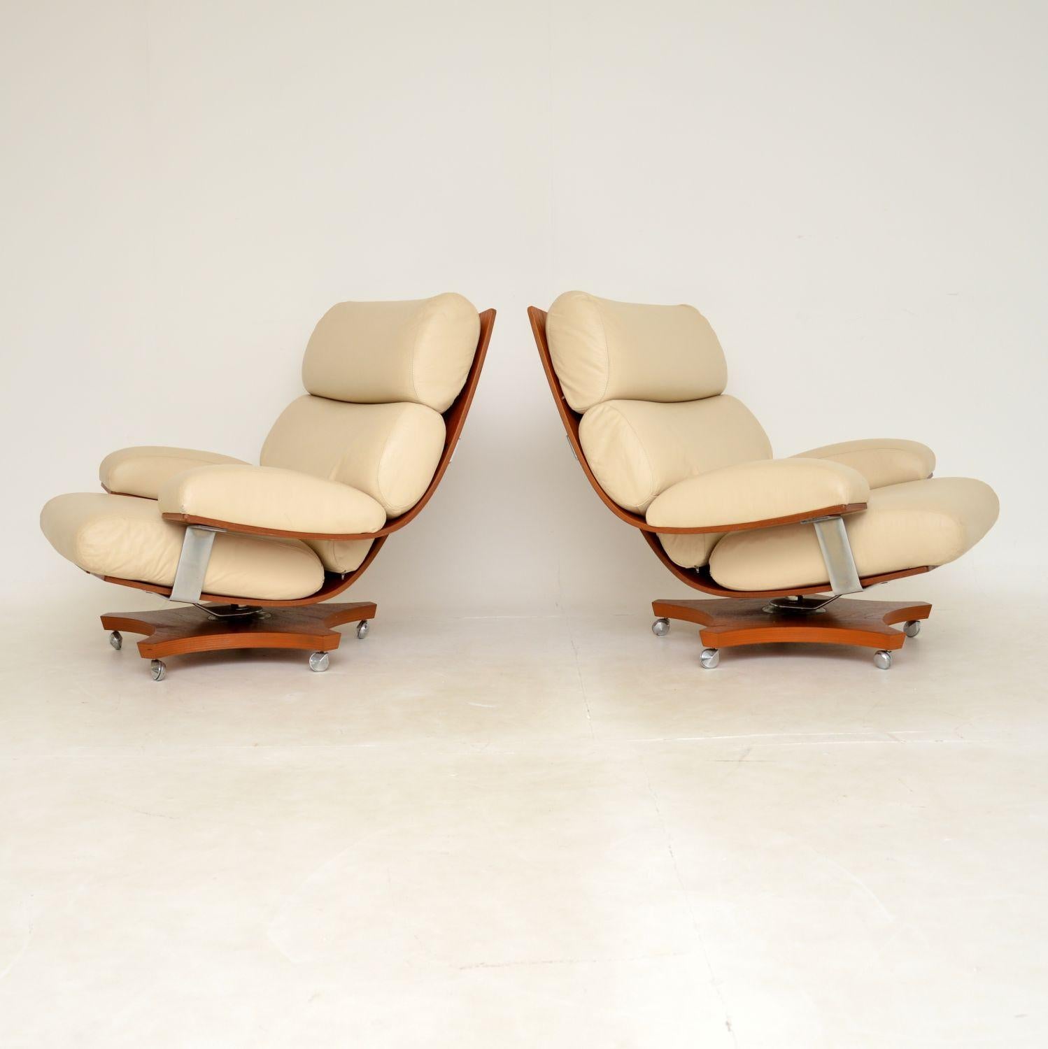 1960's Pair of Leather & Teak G Plan Housemaster Armchairs In Good Condition In London, GB