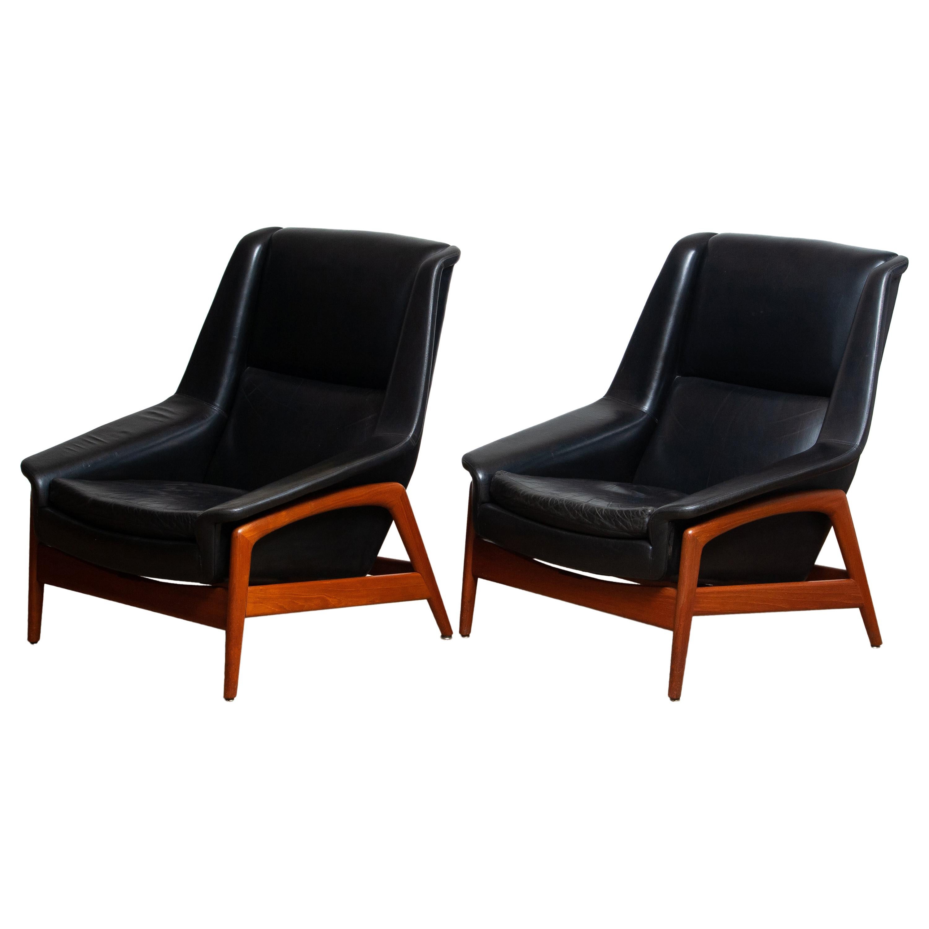 Stunning set of two easy or lounge chair in teak and upholstered with black leather by Folke Ohlsson for Dux, Sweden,
Model: Profil
Overall in good and both in original condition.