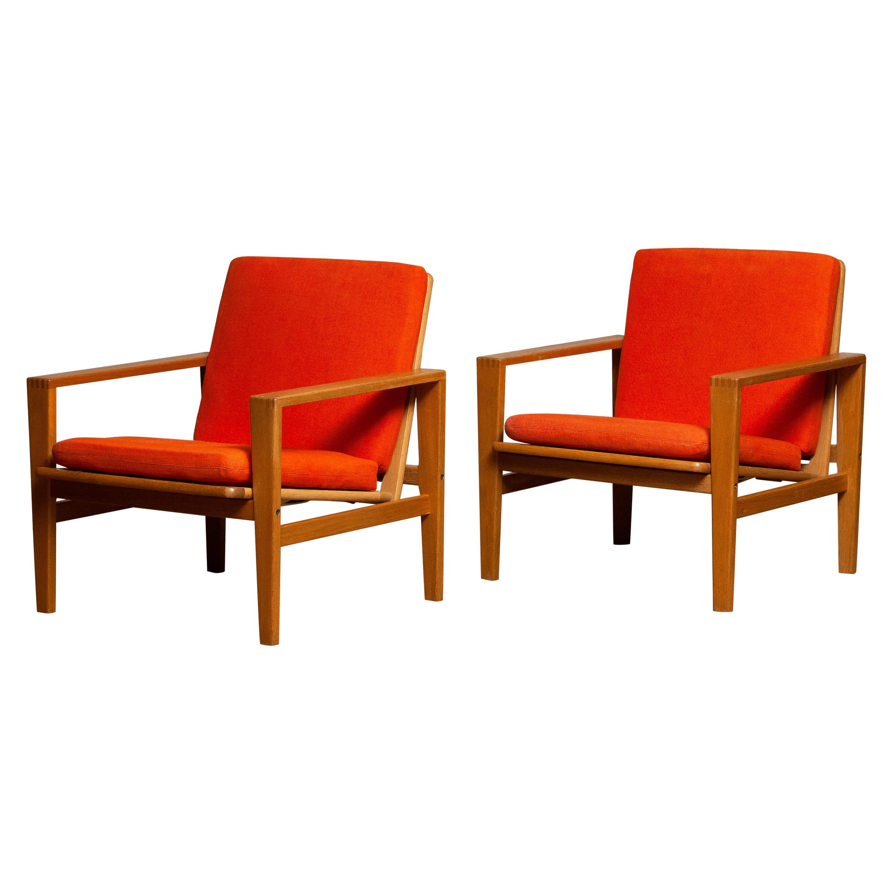 Comfortable Scandinavian set of two lounge chairs designed by Erik Merthen for Ire Skillingaryd, Sweden, 1960s.
The oak frames are in perfect condition as well as the leather belts who supports the backrest. The cushions have been newly