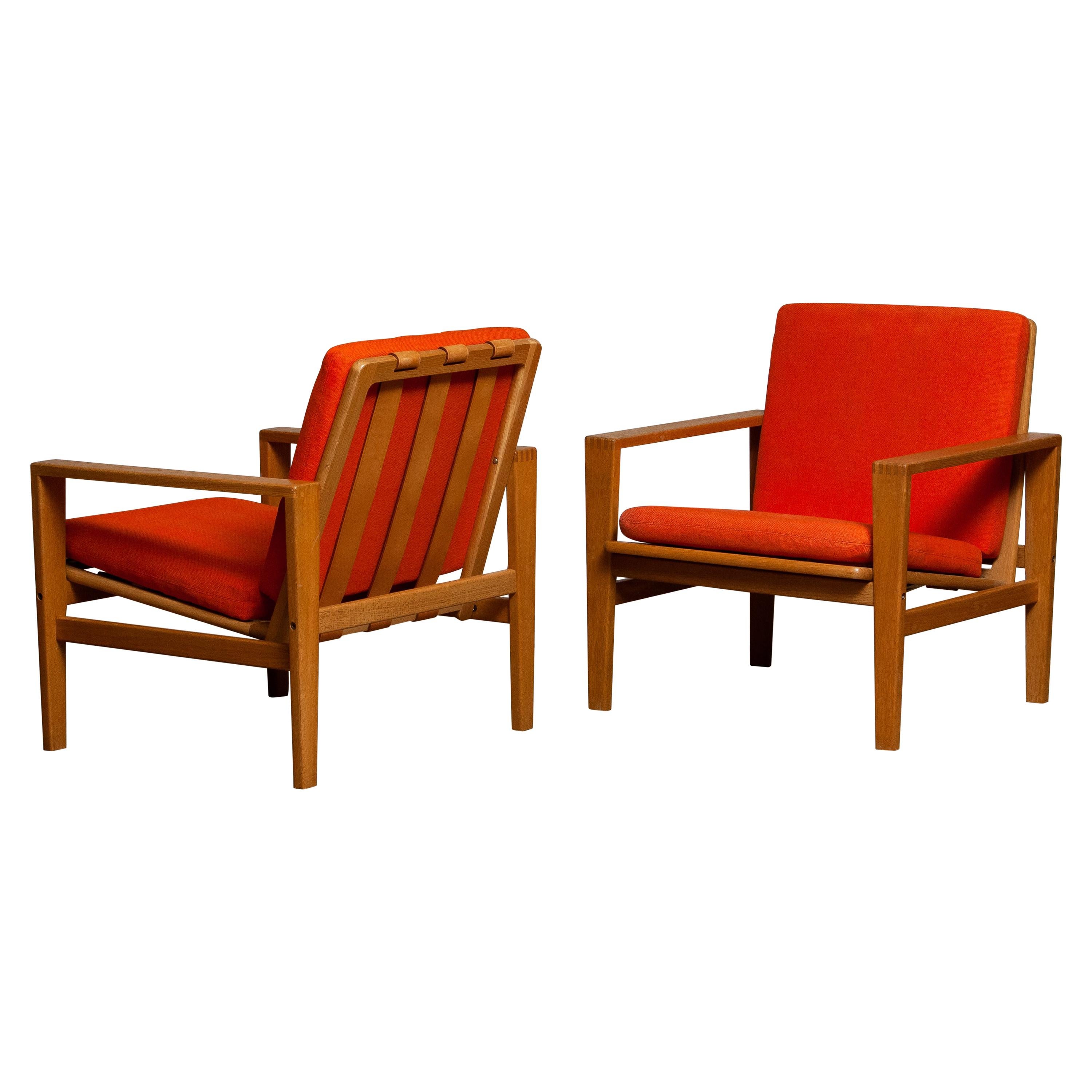 Comfortable Scandinavian set of two lounge chairs designed by Erik Merthen for Ire Skillingaryd, Sweden, 1960s.
The oak frames are in perfect condition as well as the leather belts who supports the backrest. The cushions have been newly