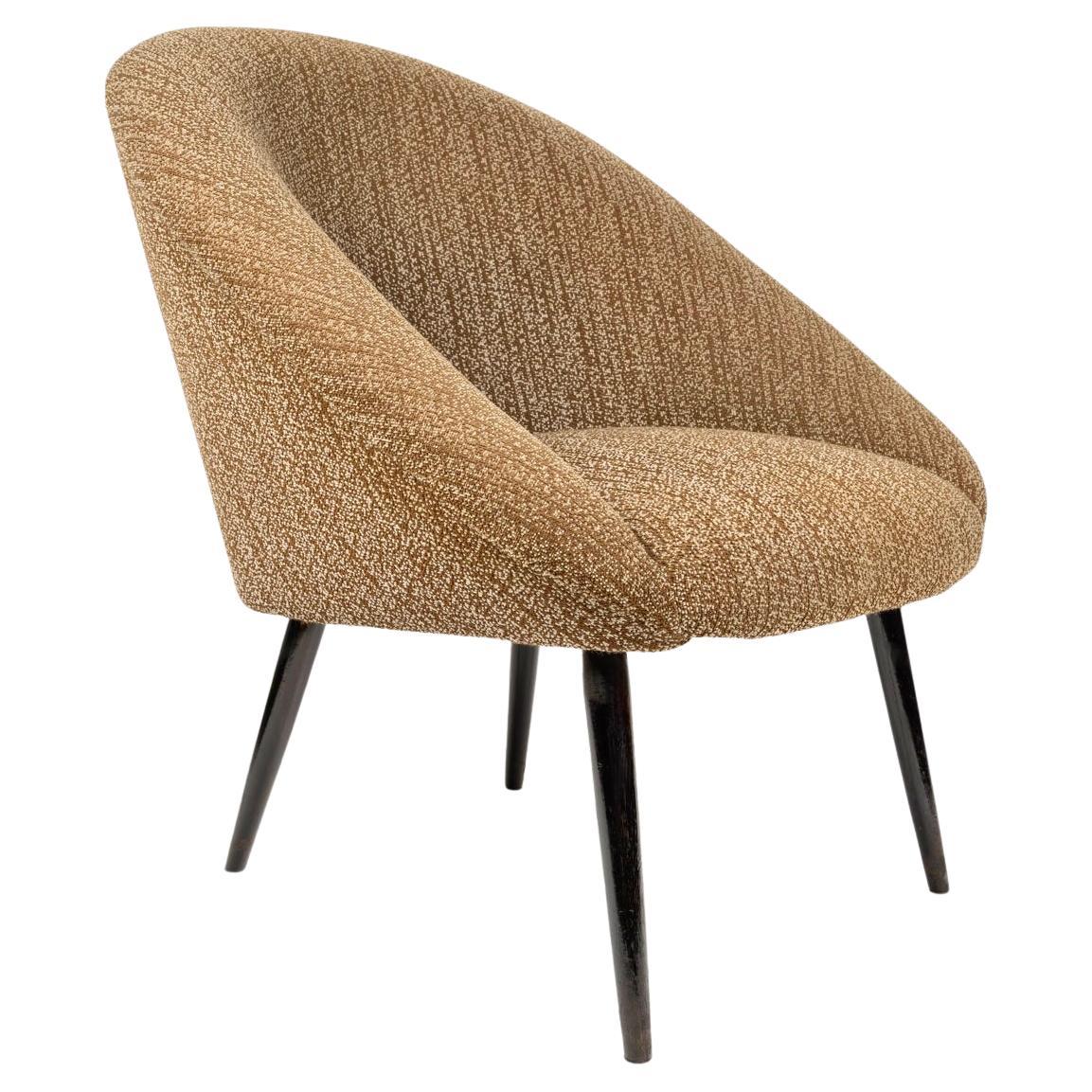 Tissu Paire de chaises de cheminée Maison Roche des années 1960 en vente