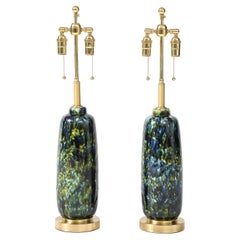Coppia di lampade in ceramica della metà del secolo scorso con una splendida smaltatura a pavone.