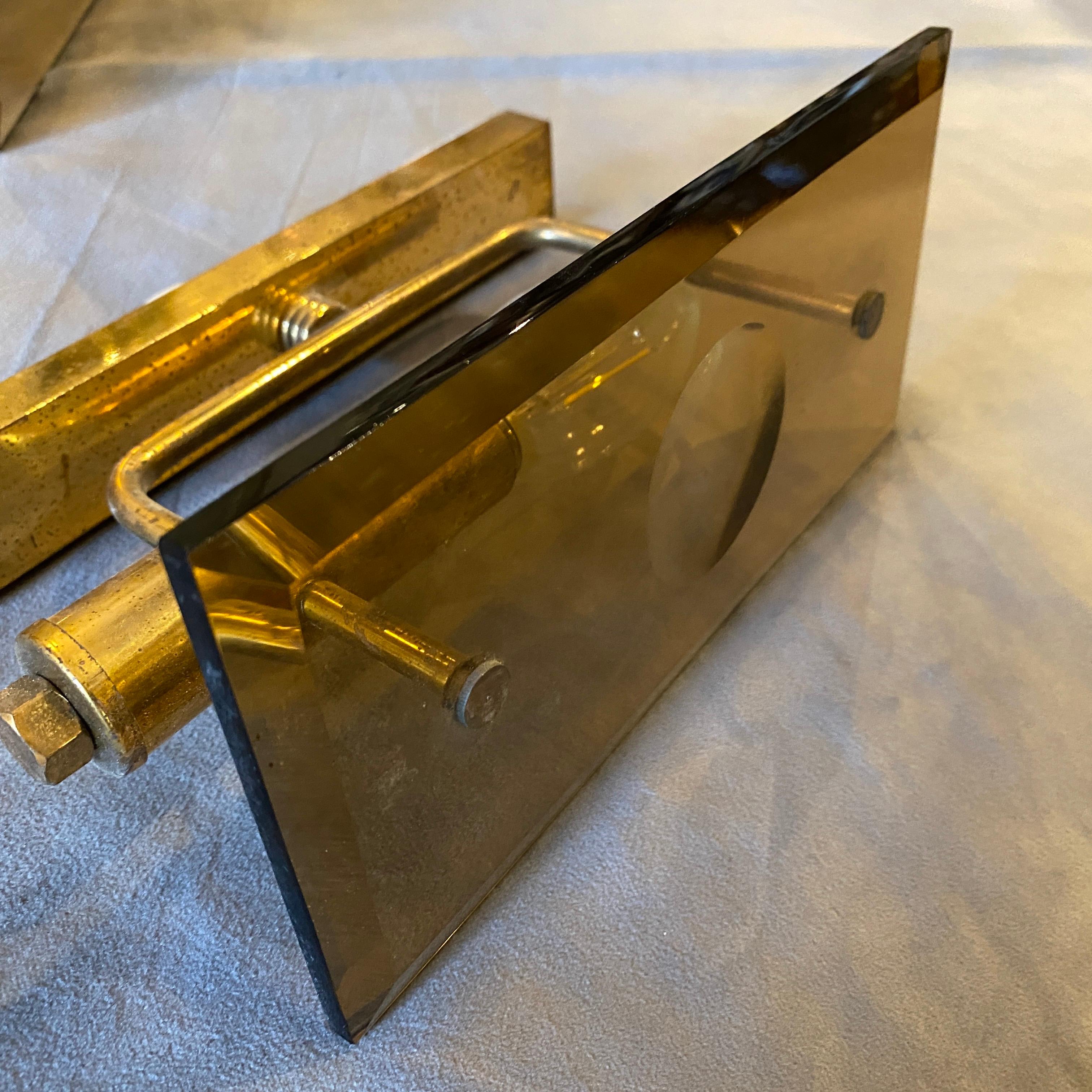 1960s Pair of Mid-Century Modern Brass and Smoked Glass Italian Wall Sconces For Sale 4