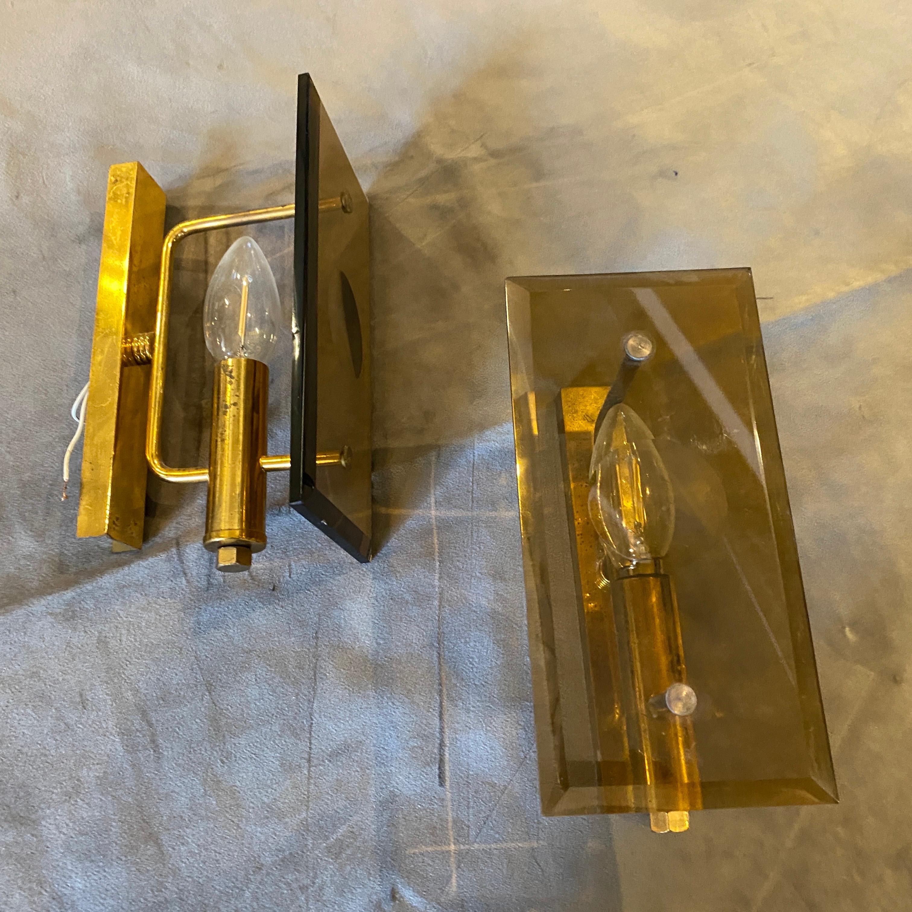 1960s Pair of Mid-Century Modern Brass and Smoked Glass Italian Wall Sconces For Sale 5