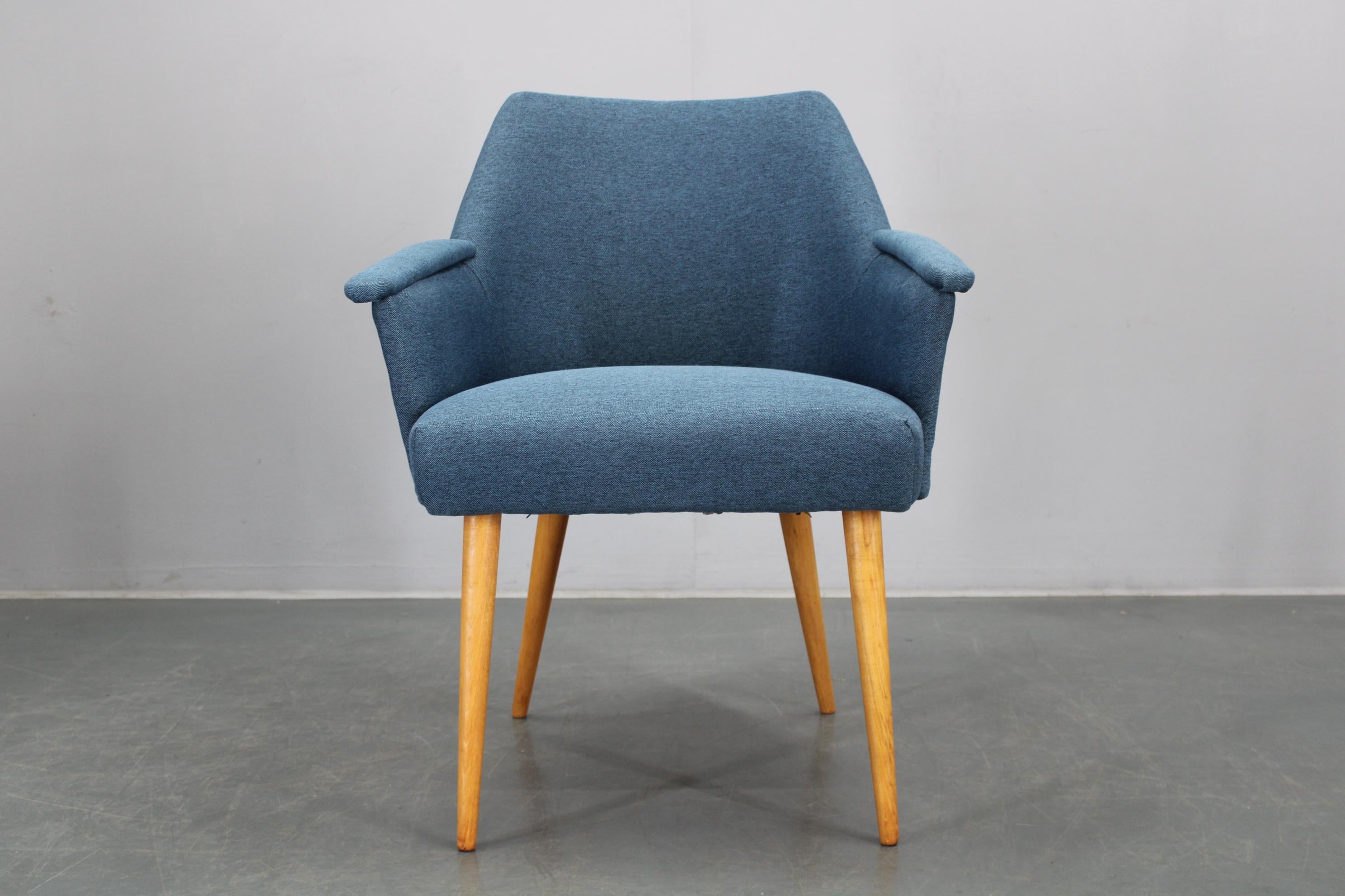 1960s Paire de fauteuils remis à neuf, Tchécoslovaquie en vente 3