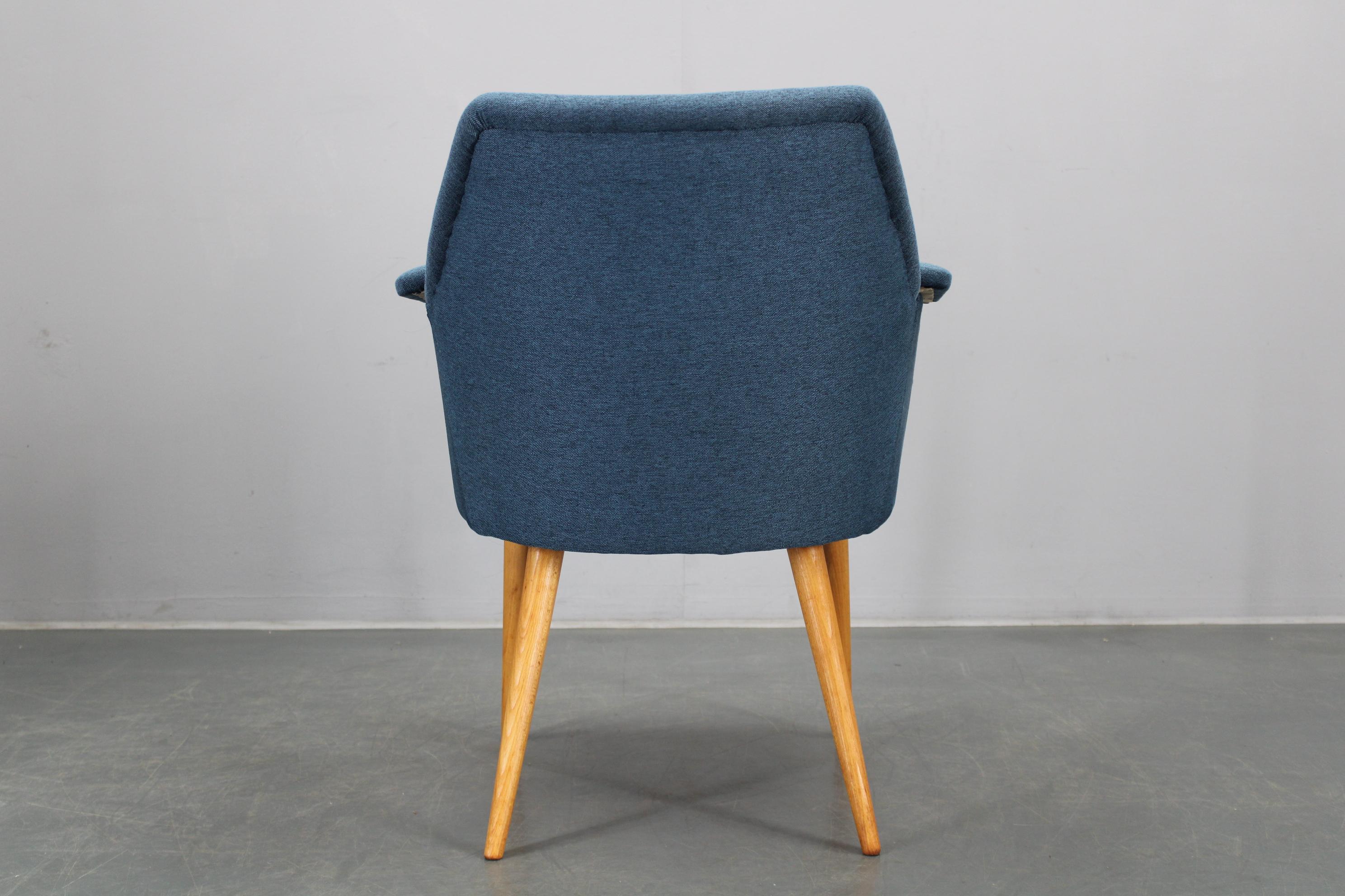 1960s Paire de fauteuils remis à neuf, Tchécoslovaquie en vente 4
