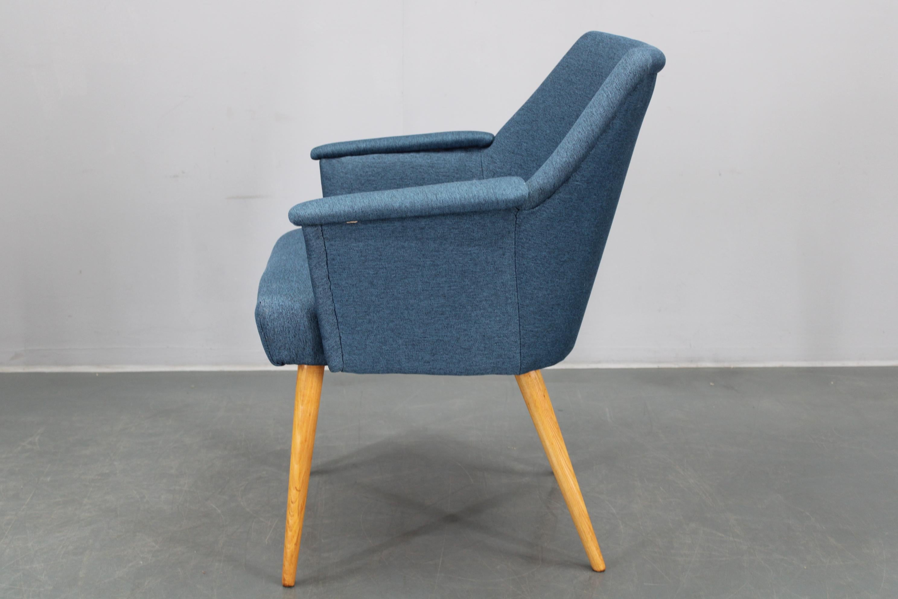 1960s Paire de fauteuils remis à neuf, Tchécoslovaquie en vente 5