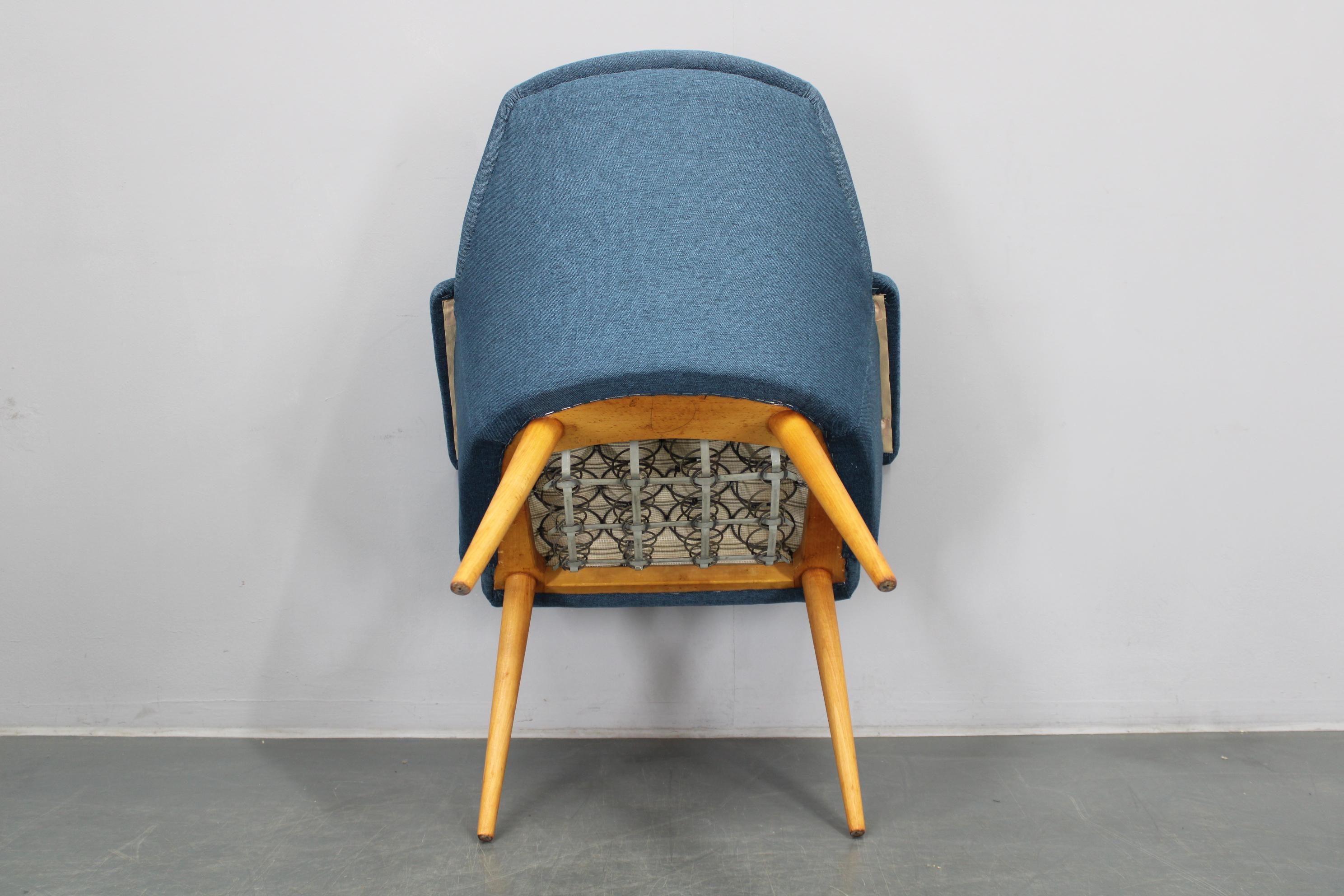 1960s Paire de fauteuils remis à neuf, Tchécoslovaquie en vente 8