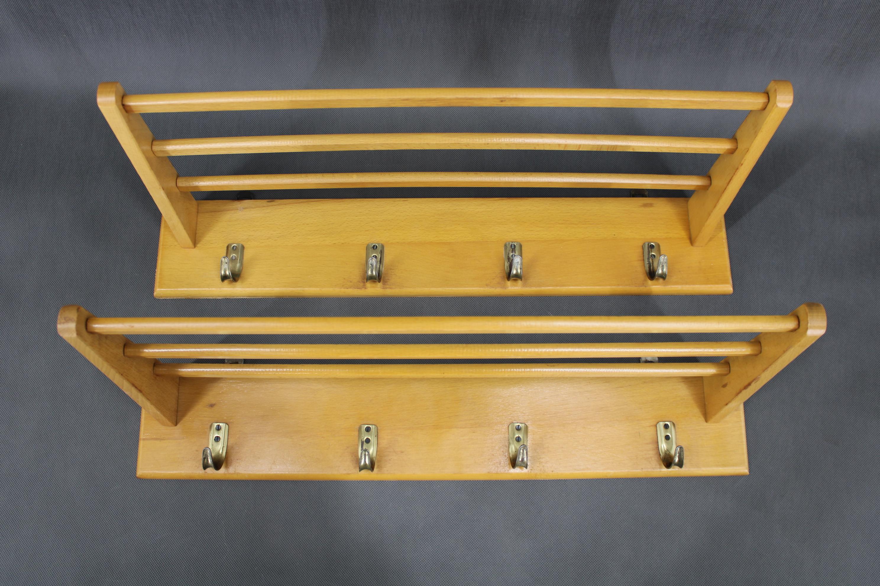 Mid-Century moderno Coppia di appendiabiti da parete in legno della metà del secolo scorso, Cecoslovacchia, 1960 in vendita