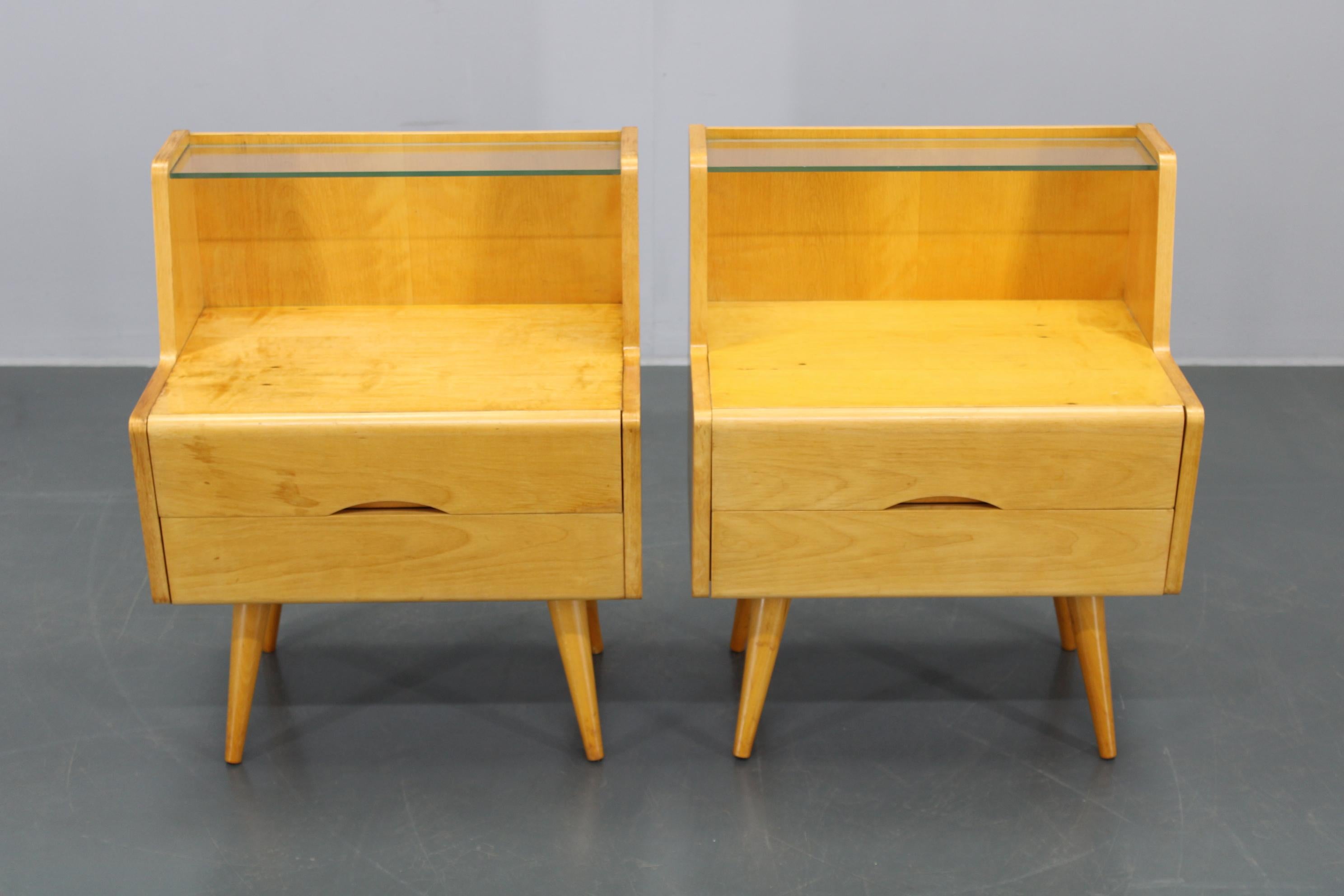 - Birch finish
- Good original condition with minor signs of use
- Sturdy and stable  