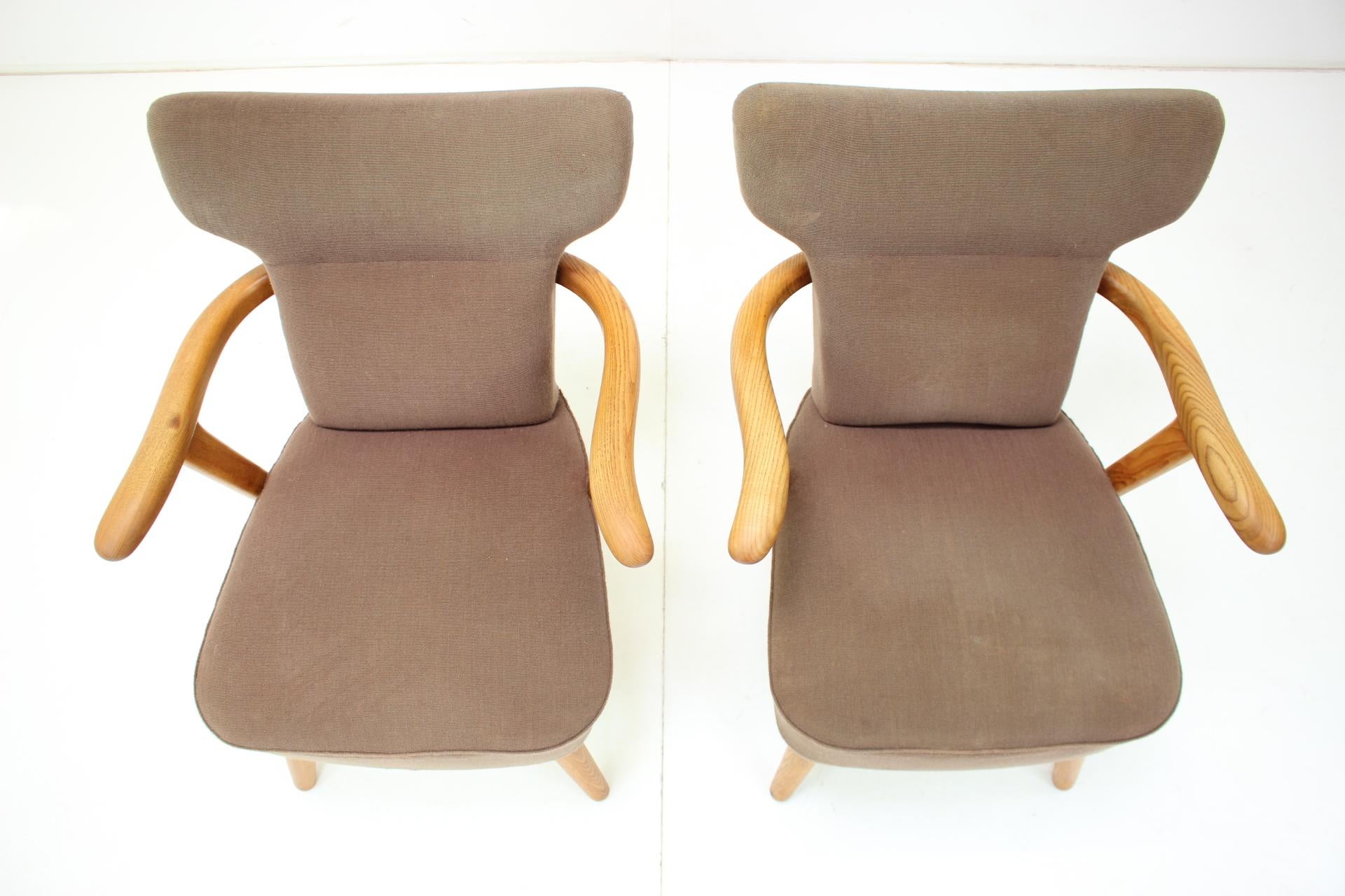 Mid-Century Modern 1940s Rare Pair of Oak Armchairs by Krasna Jizba, Czechoslovakia For Sale