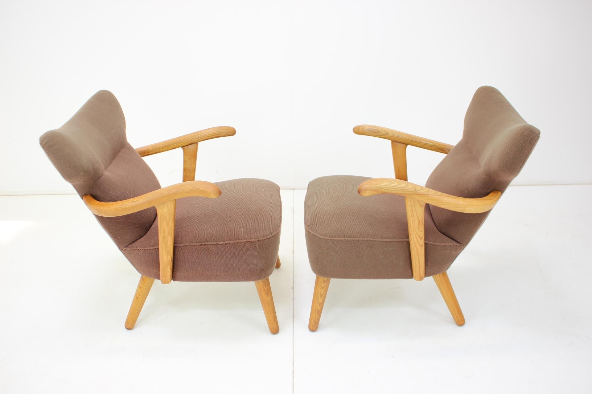 Rare paire de fauteuils en chêne des années 1940 par Krasna Jizba, Tchécoslovaquie en vente 1