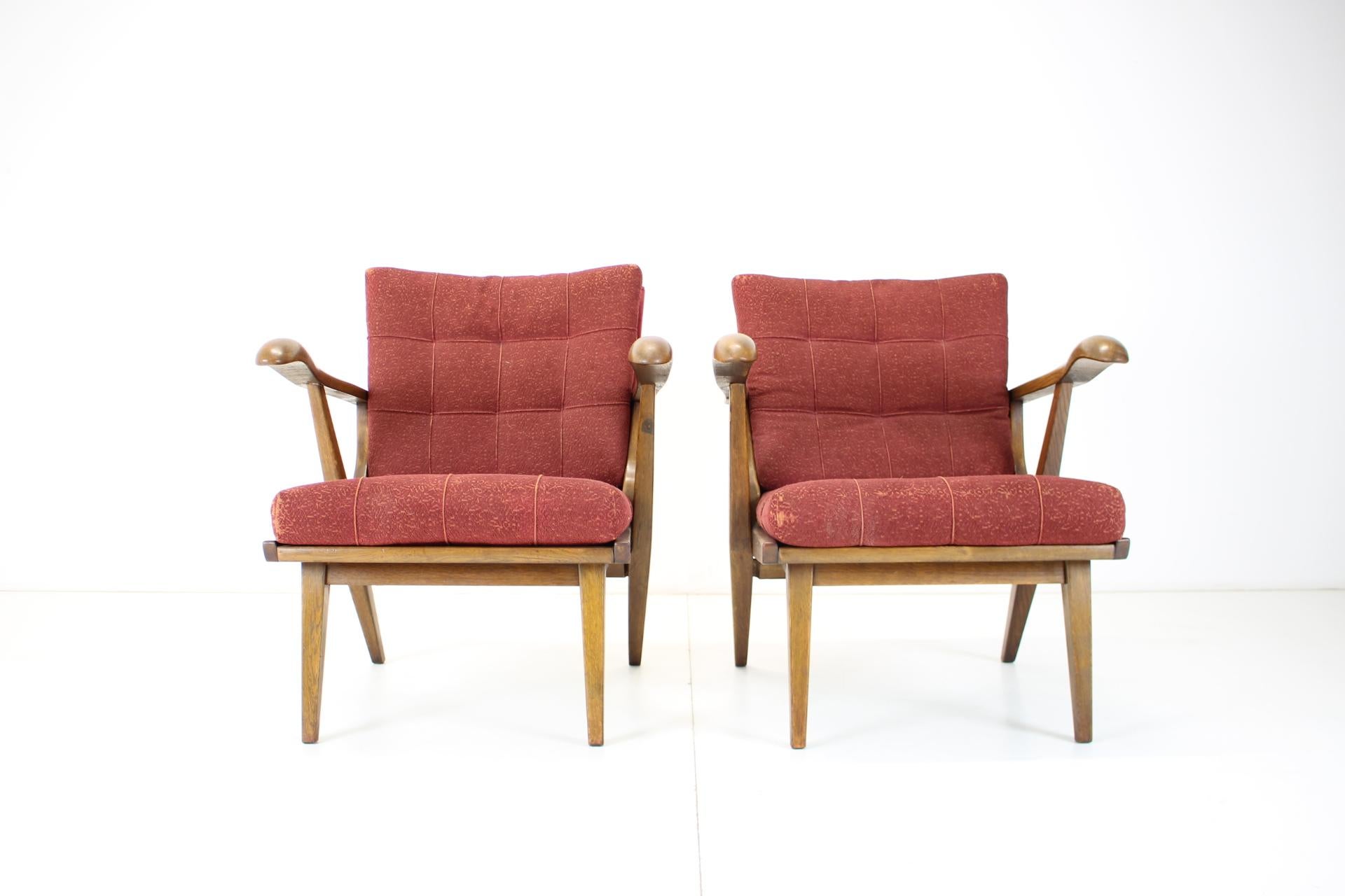 1960s Pair of Oak Armchairs, Czechoslovakia In Good Condition For Sale In Praha, CZ