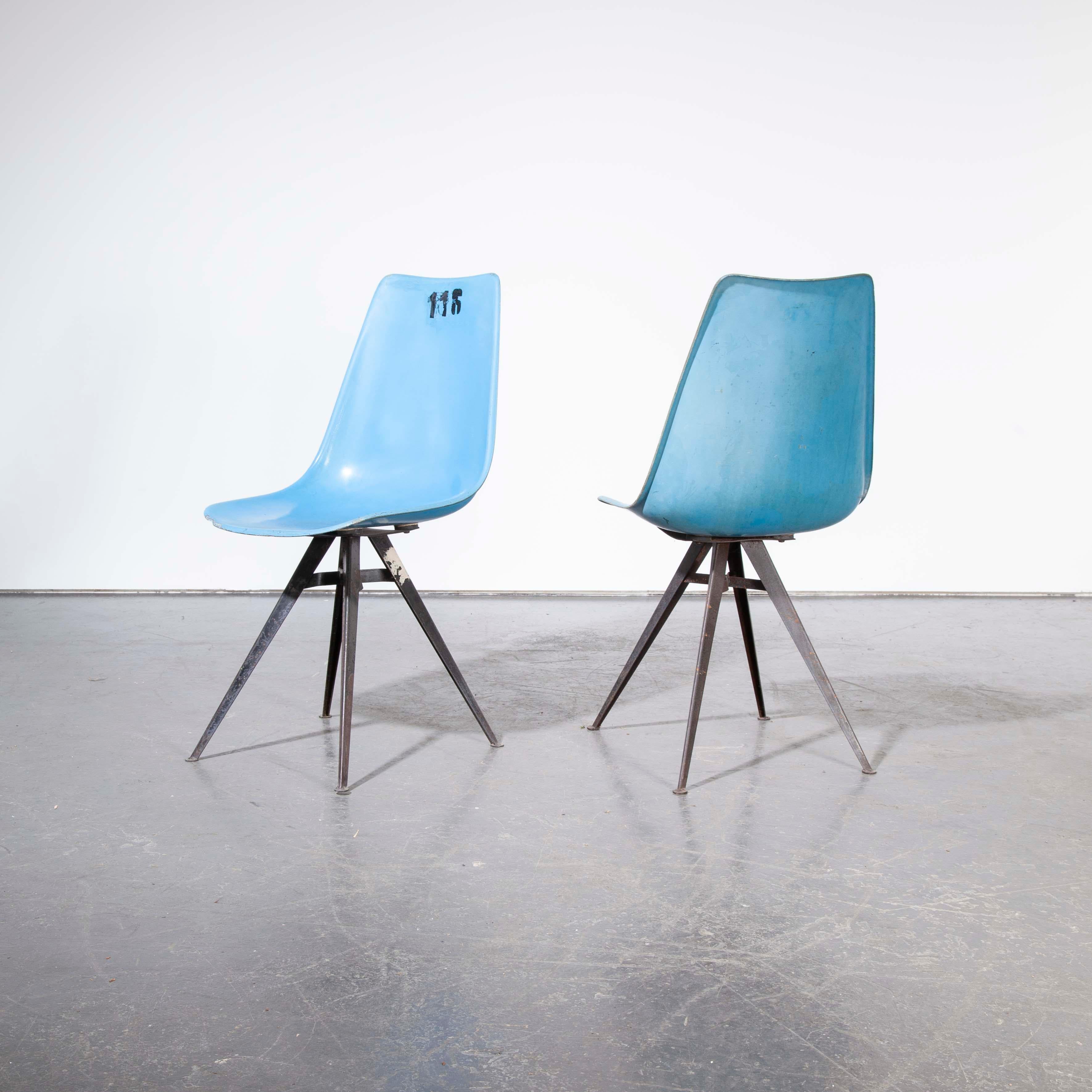 1960s Pair of Original Blue Fiberglass Side / Dining Chairs In Good Condition For Sale In Hook, Hampshire