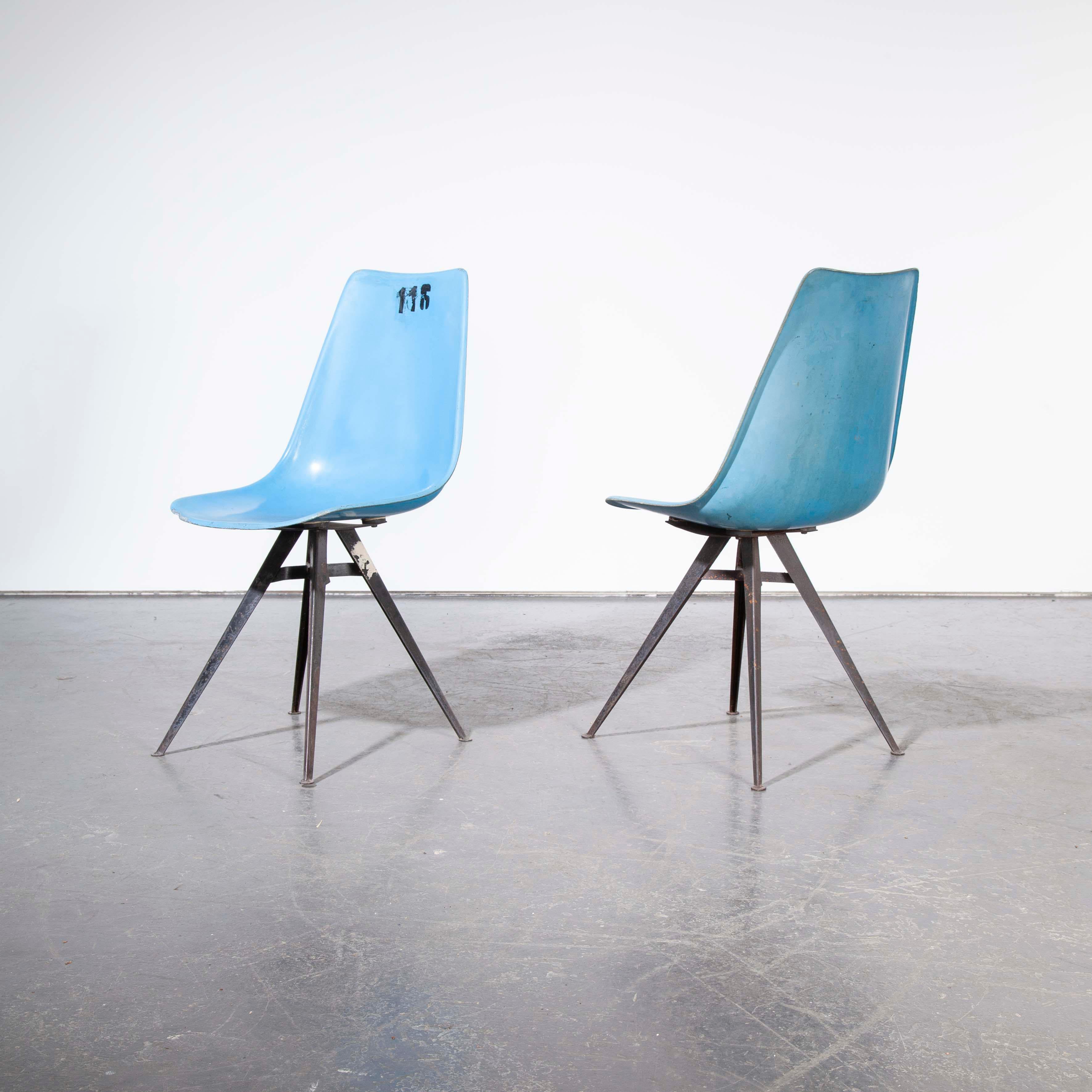 Mid-20th Century 1960s Pair of Original Blue Fiberglass Side / Dining Chairs For Sale