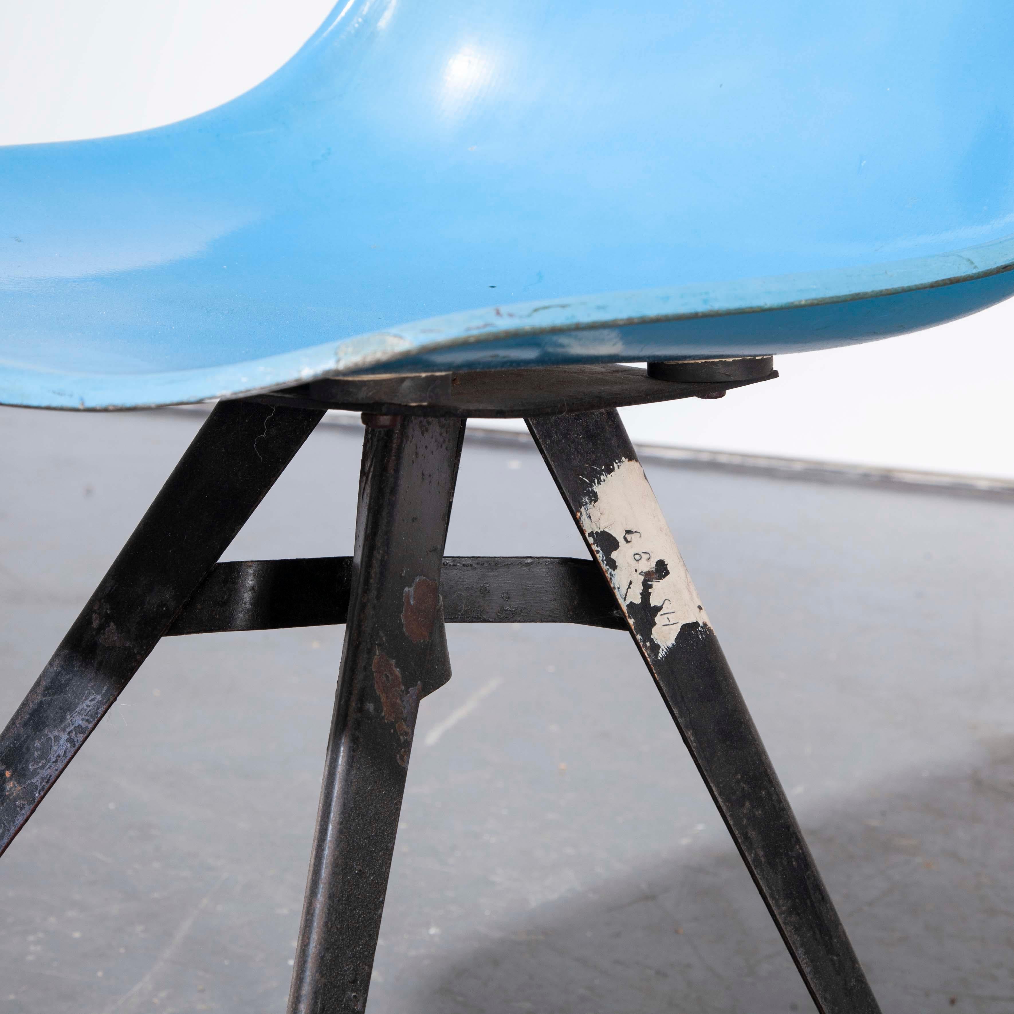 1960s Pair of Original Blue Fiberglass Side / Dining Chairs For Sale 3