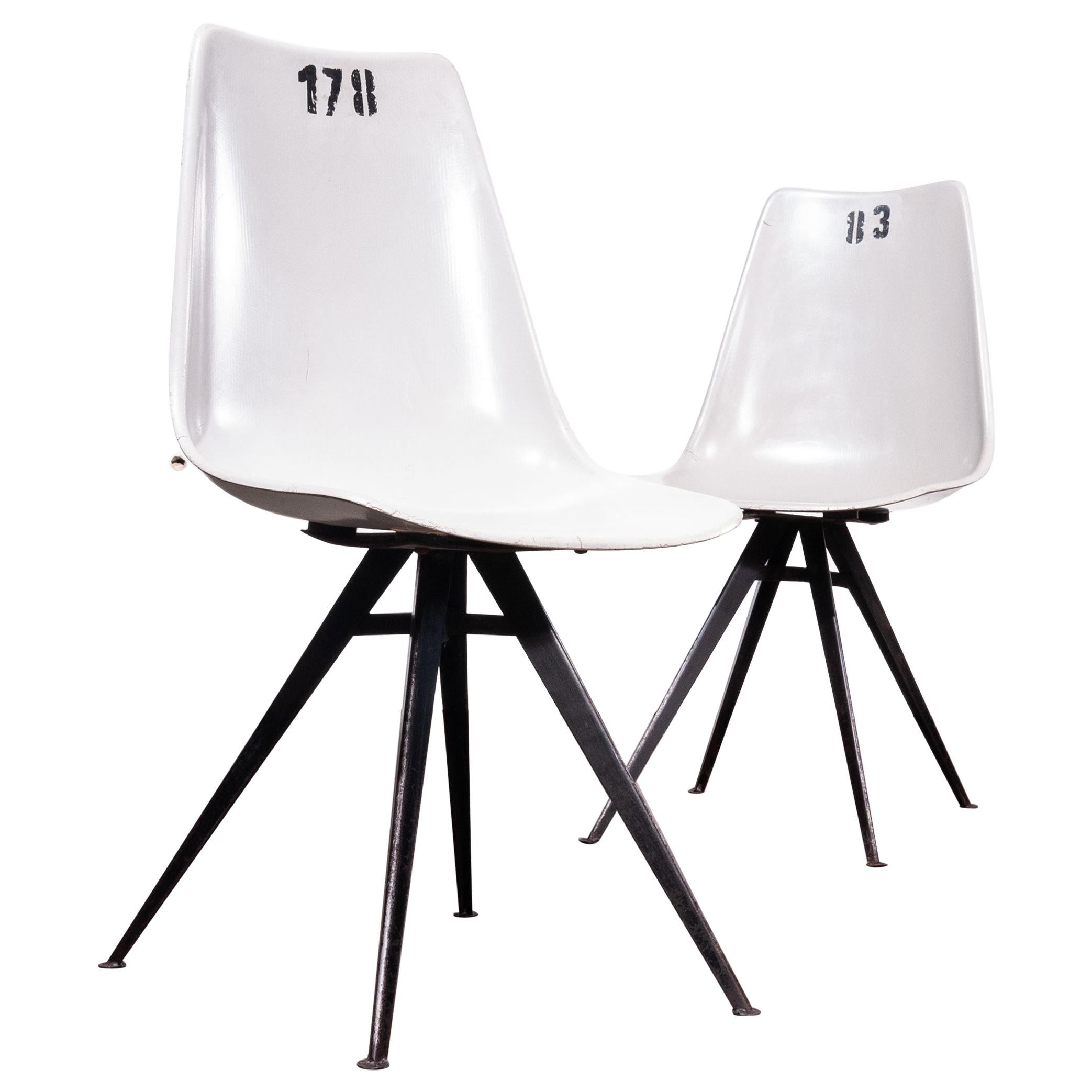 1960s Pair Of Original Grey Fiberglass Side / Dining Chairs
