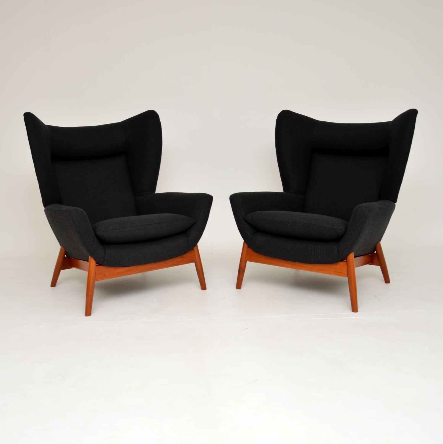 An outstanding pair of vintage Parker Knoll ‘Merrywood’ armchairs. These were made in England, they date from the 1960’s.

This is a very rare model, and the quality is superb. They are very generous in proportions, and are extremely comfortable.