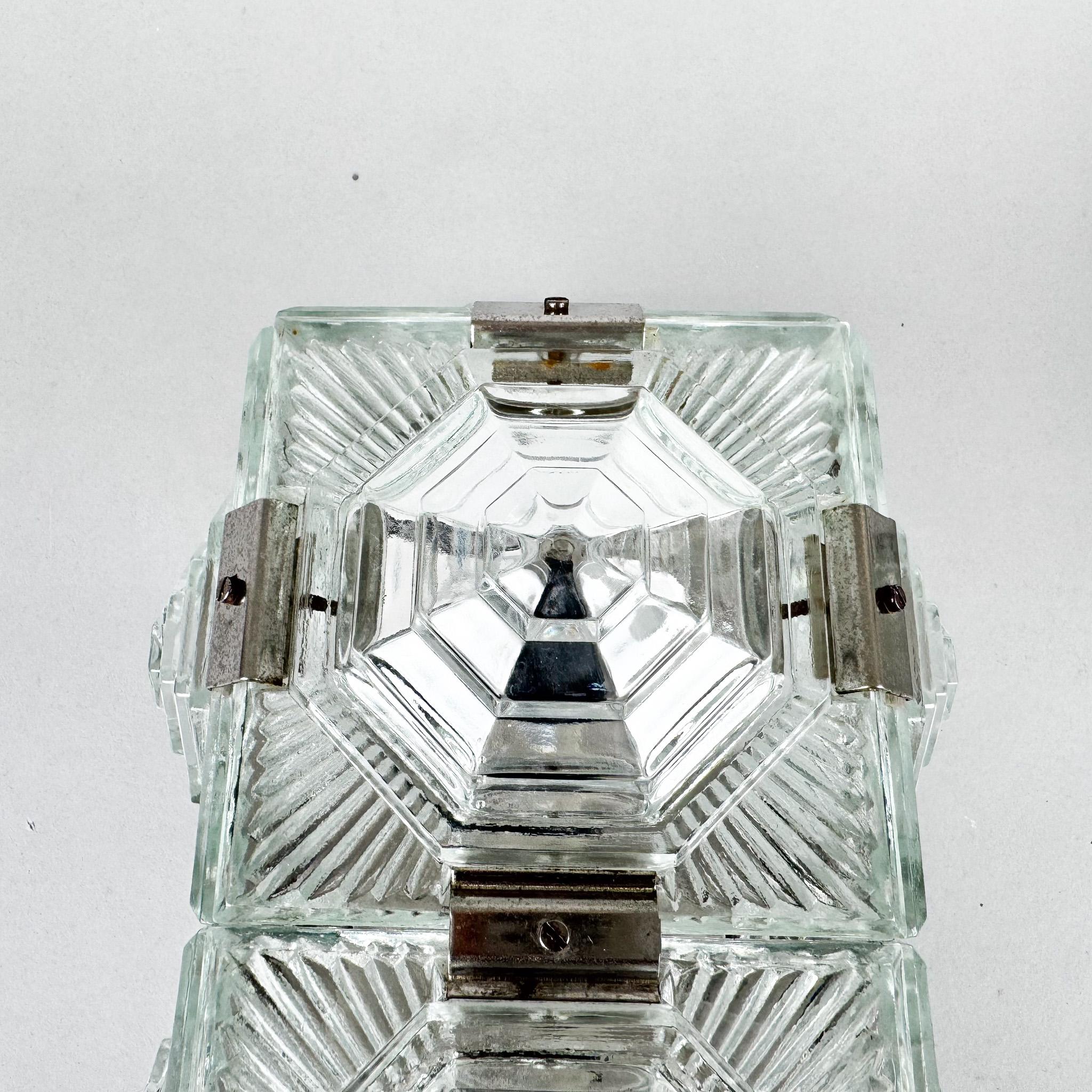 Paire de lampes murales en verre pressé des années 1960 par Kamenicky Senov, Tchécoslovaquie en vente 1