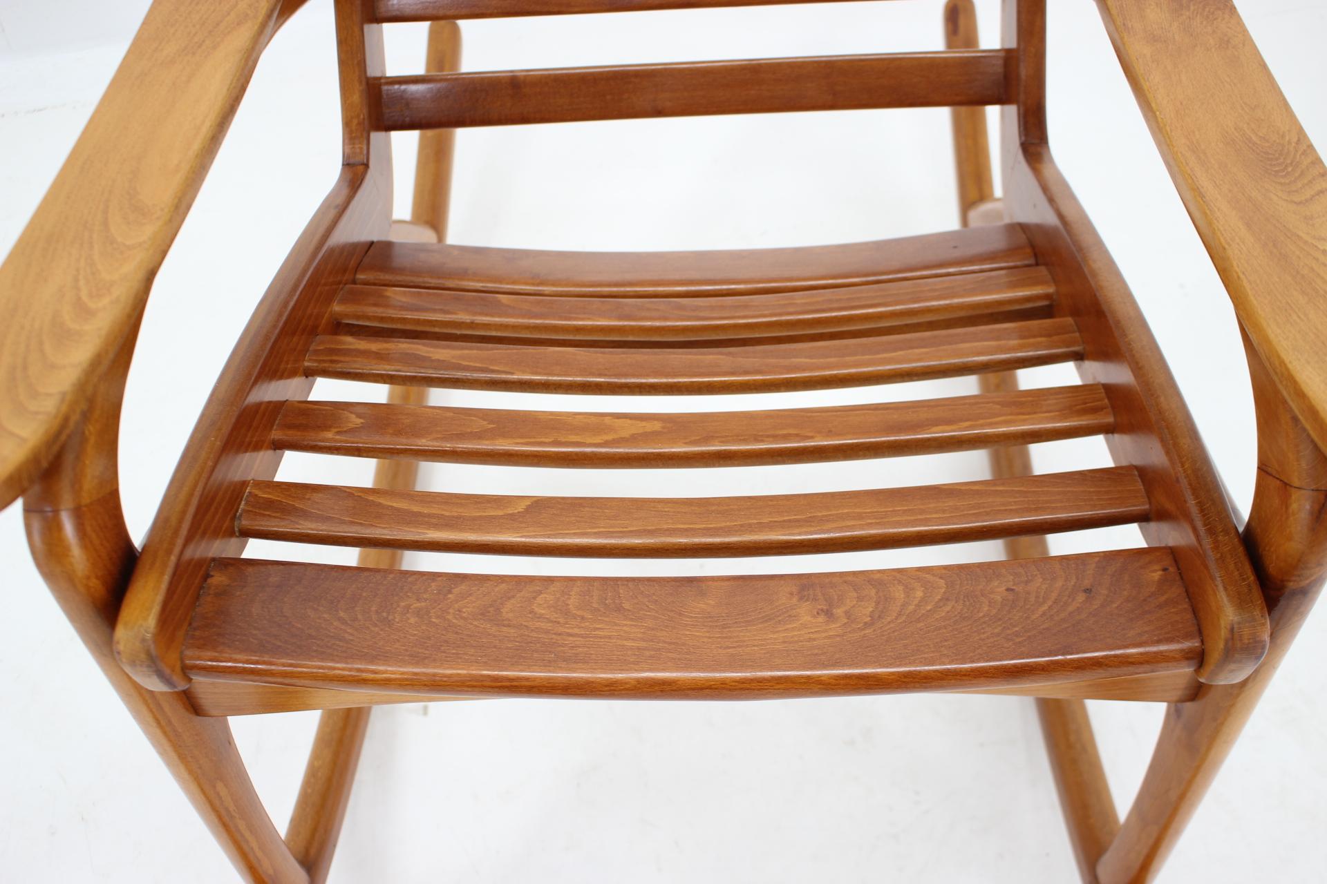1960s Pair of Rare Beech Rocking Chairs by Uluv, Czechoslovakia For Sale 5