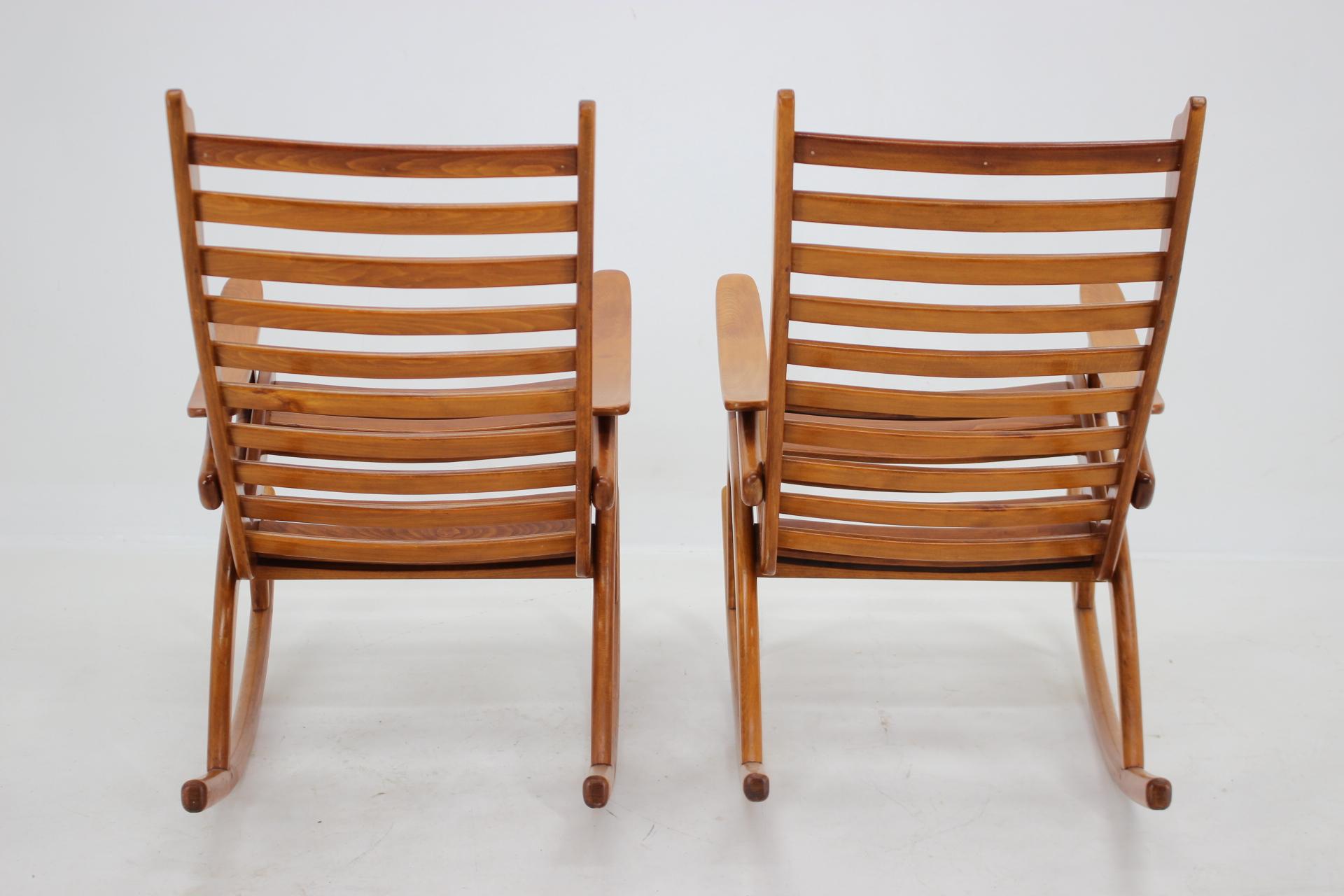 1960s Pair of Rare Beech Rocking Chairs by Uluv, Czechoslovakia For Sale 1