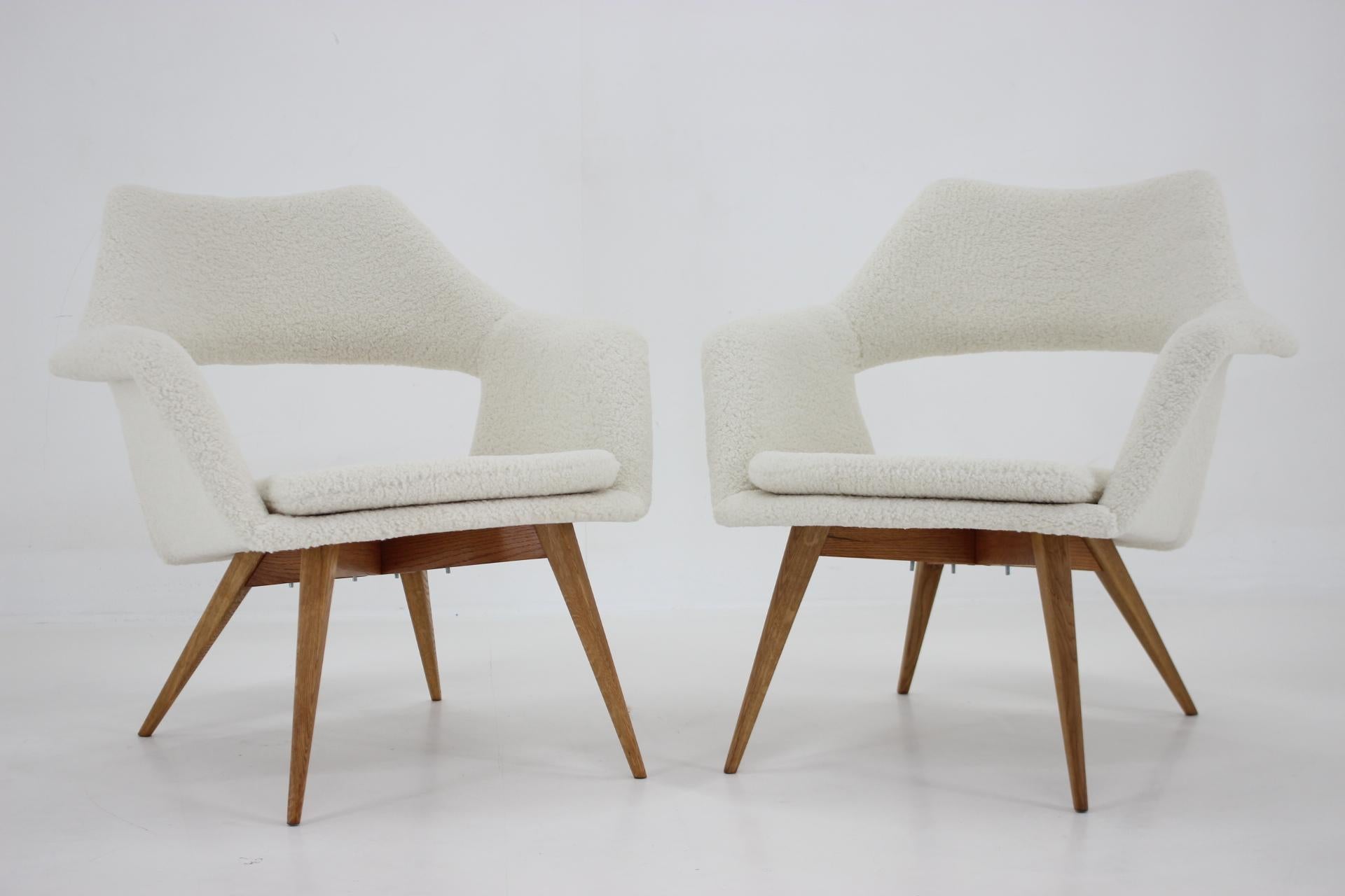 - Newly upholstered with quality synthetic fabric imitating sheepskin 
- beech legs have been refurbished 
- height of seat 40 cm.