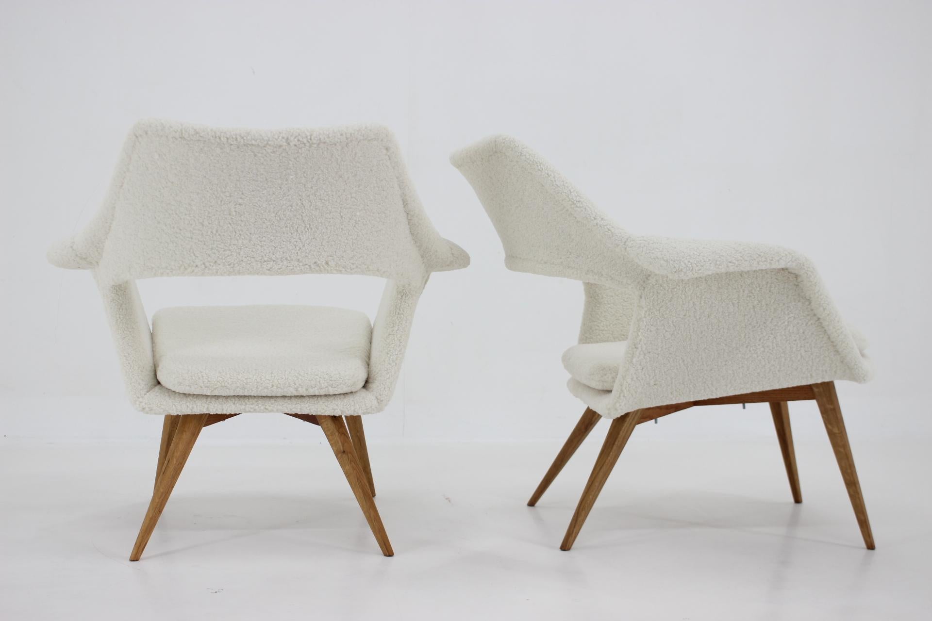 1960s Pair of  Rare Miroslav Navratil Shell Lounge Chairs in Sheepskin Fabric, C In Good Condition For Sale In Praha, CZ