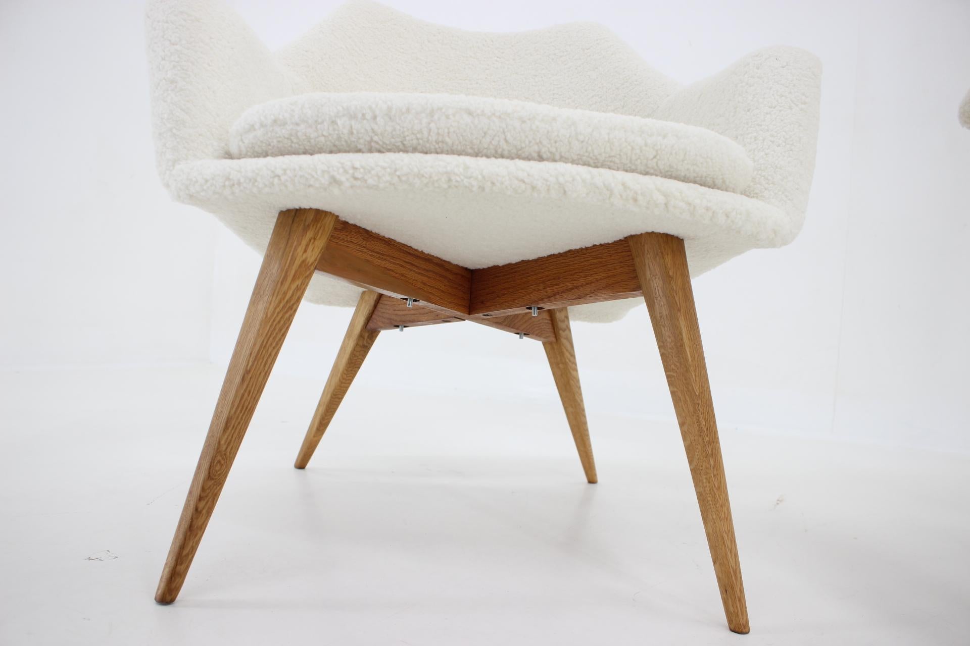 1960s Pair of  Rare Miroslav Navratil Shell Lounge Chairs in Sheepskin Fabric, C For Sale 1