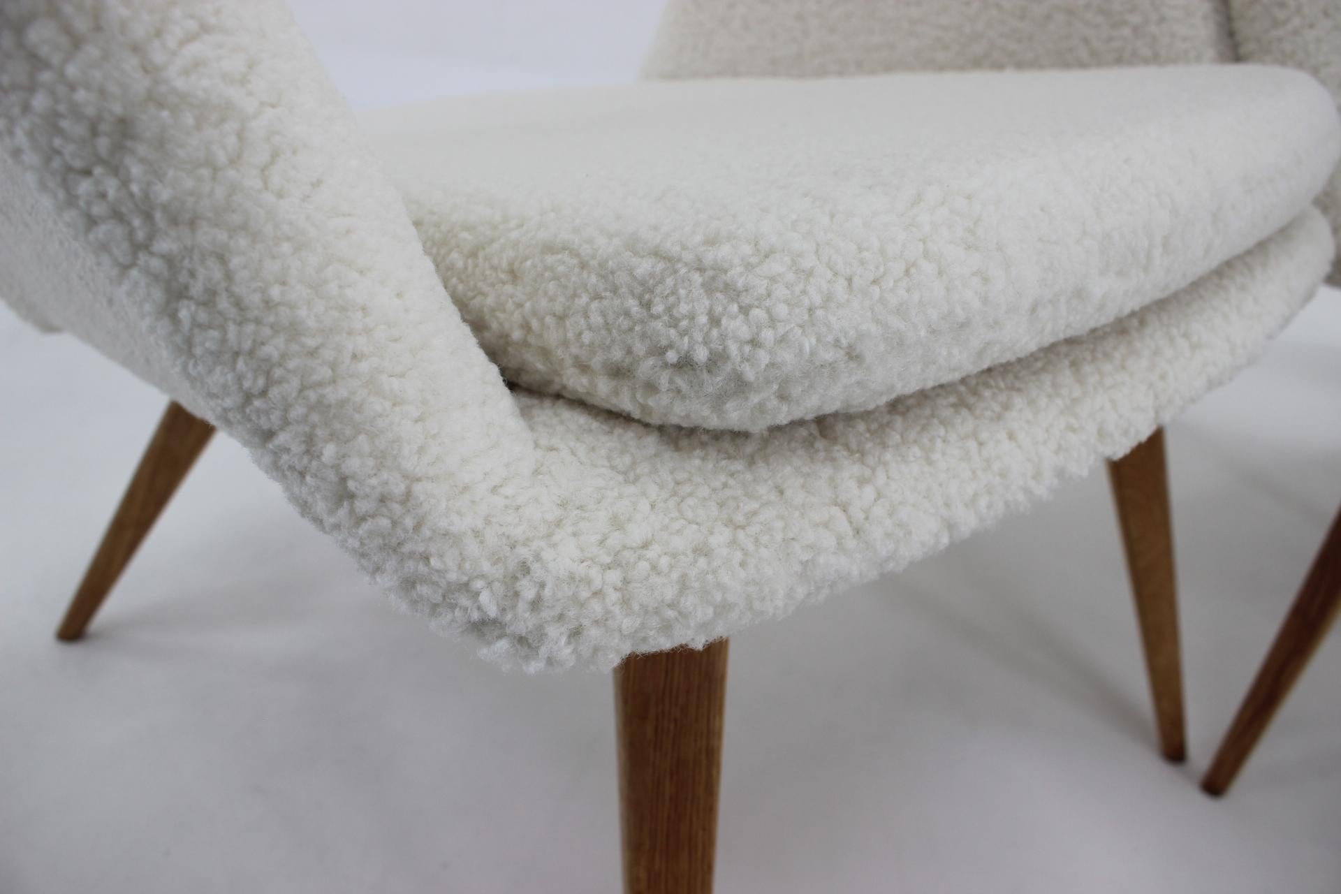 1960s Pair of  Rare Miroslav Navratil Shell Lounge Chairs in Sheepskin Fabric, C For Sale 3