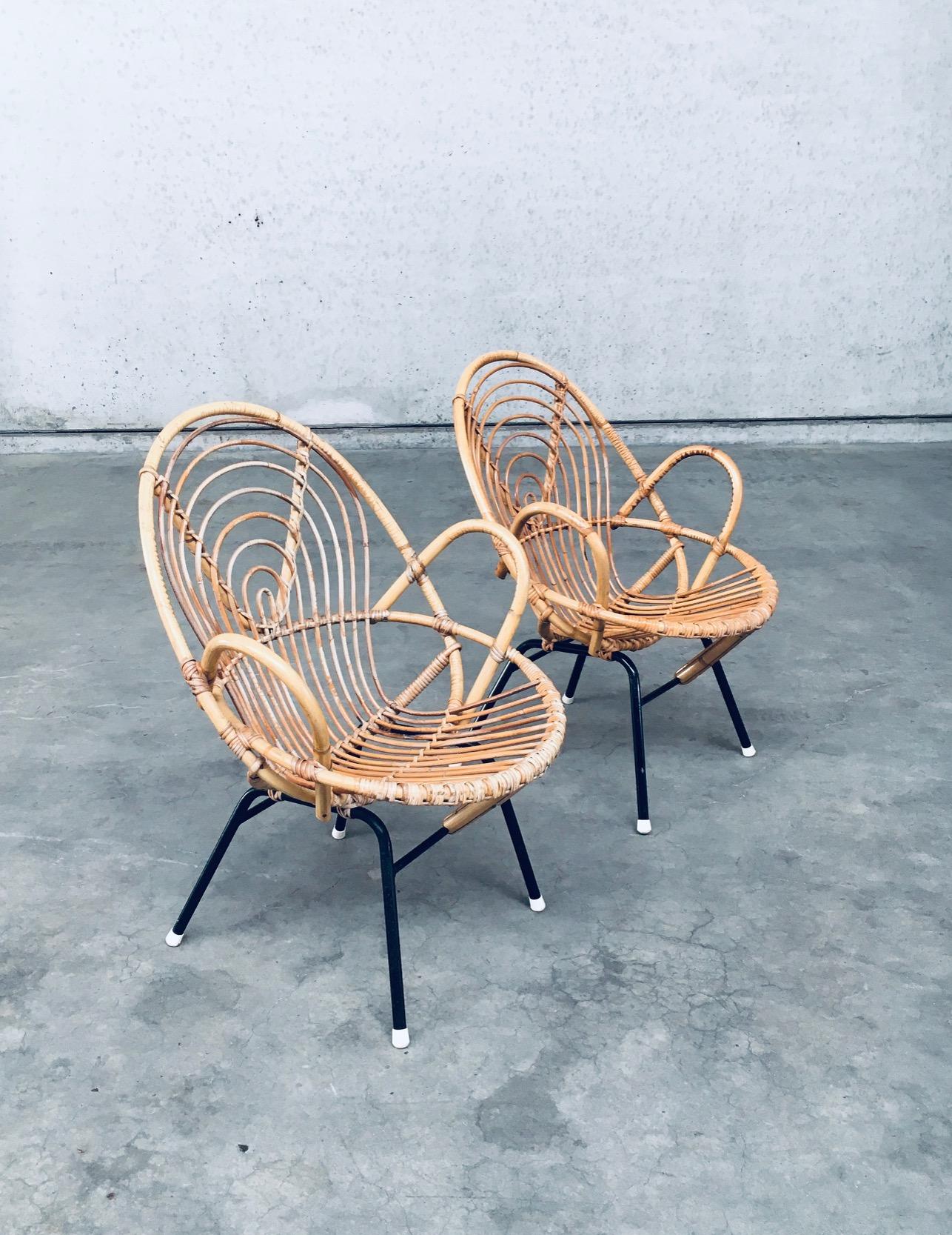 Milieu du XXe siècle Paire de chaises longues en rotin des années 1960 par Rohe Noordwolde en vente