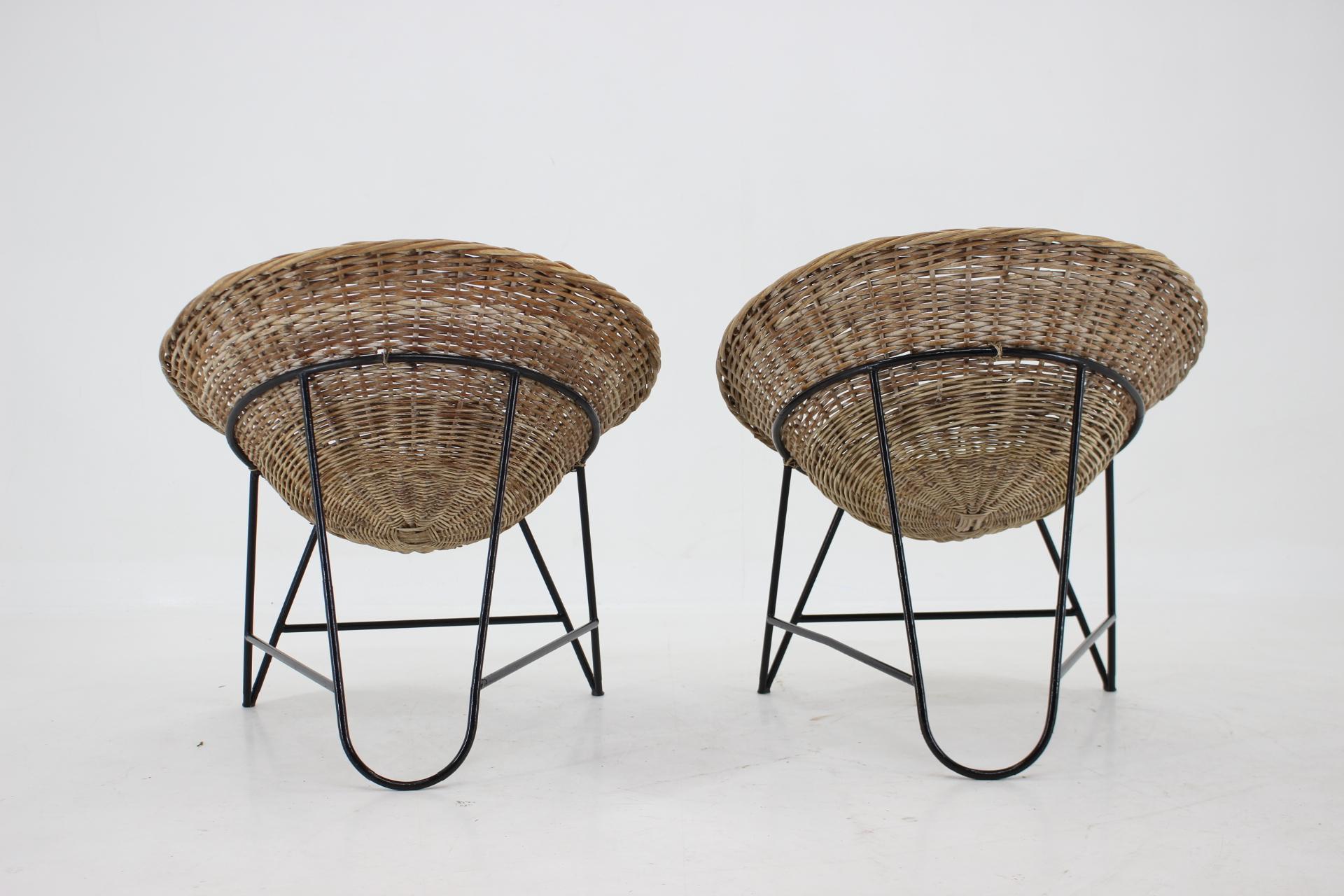 1960s Pair of Rattan Woven Basket Chair with Hairpin Legs In Good Condition For Sale In Praha, CZ